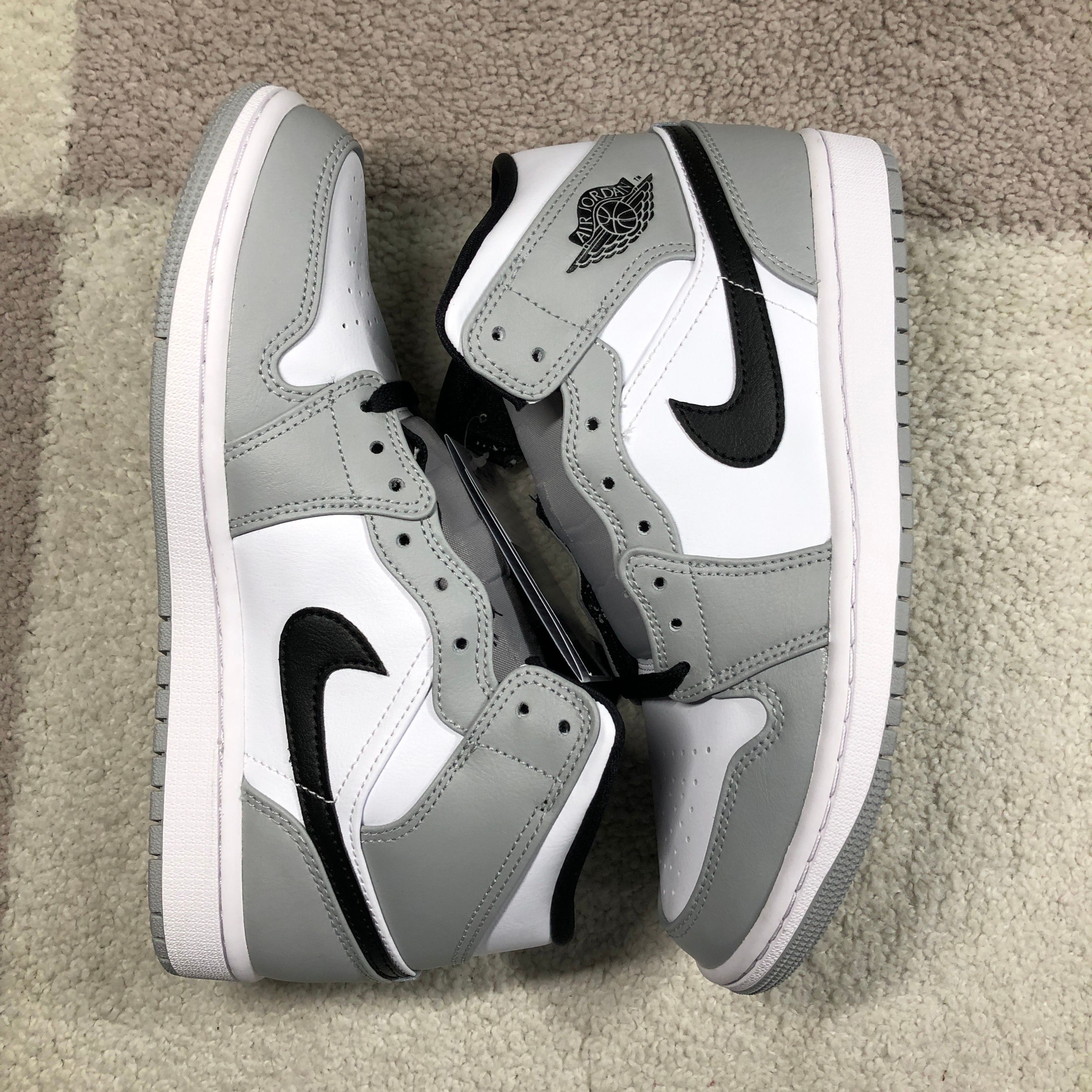 Nike Air Jordan 1 Mid "Light Smoke Grey/White/Black"