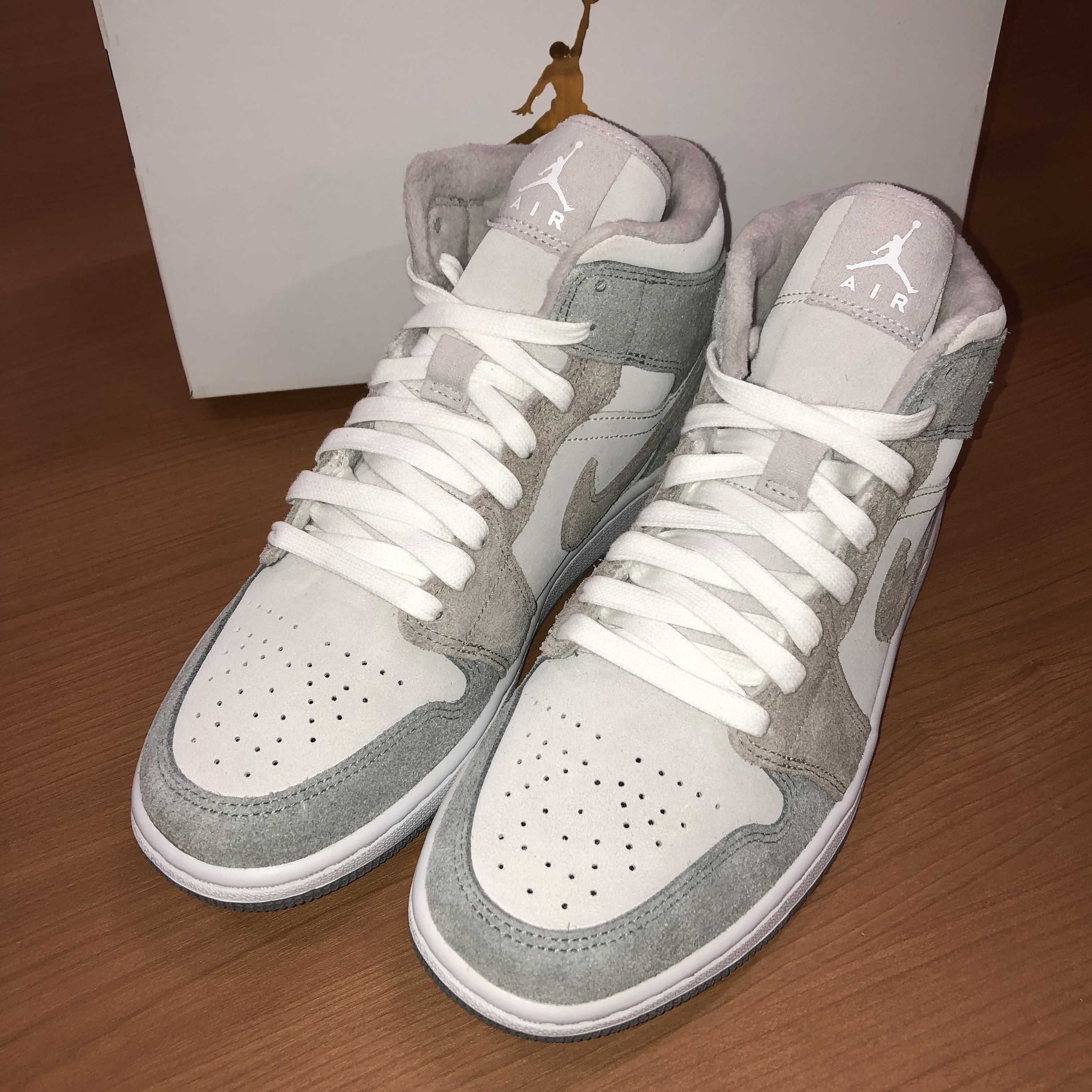 Nike Women's Air Jordan 1 Mid SE "Particle Grey"