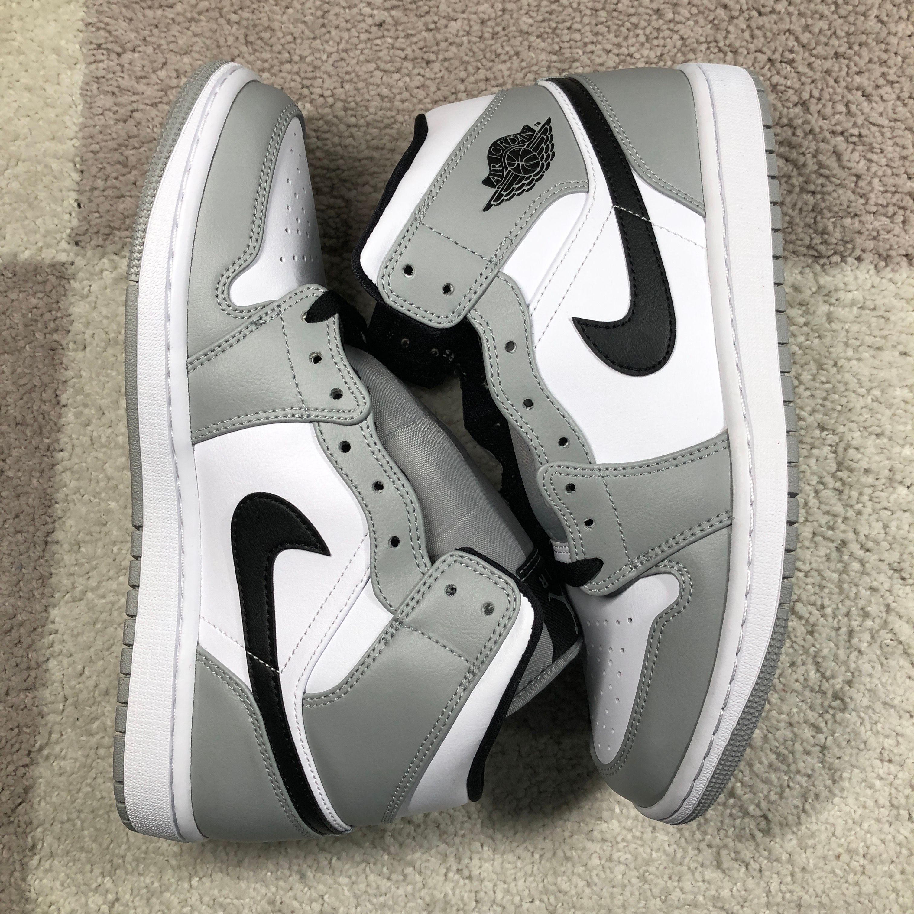 Nike Air Jordan 1 Mid "Light Smoke Grey/White/Black"