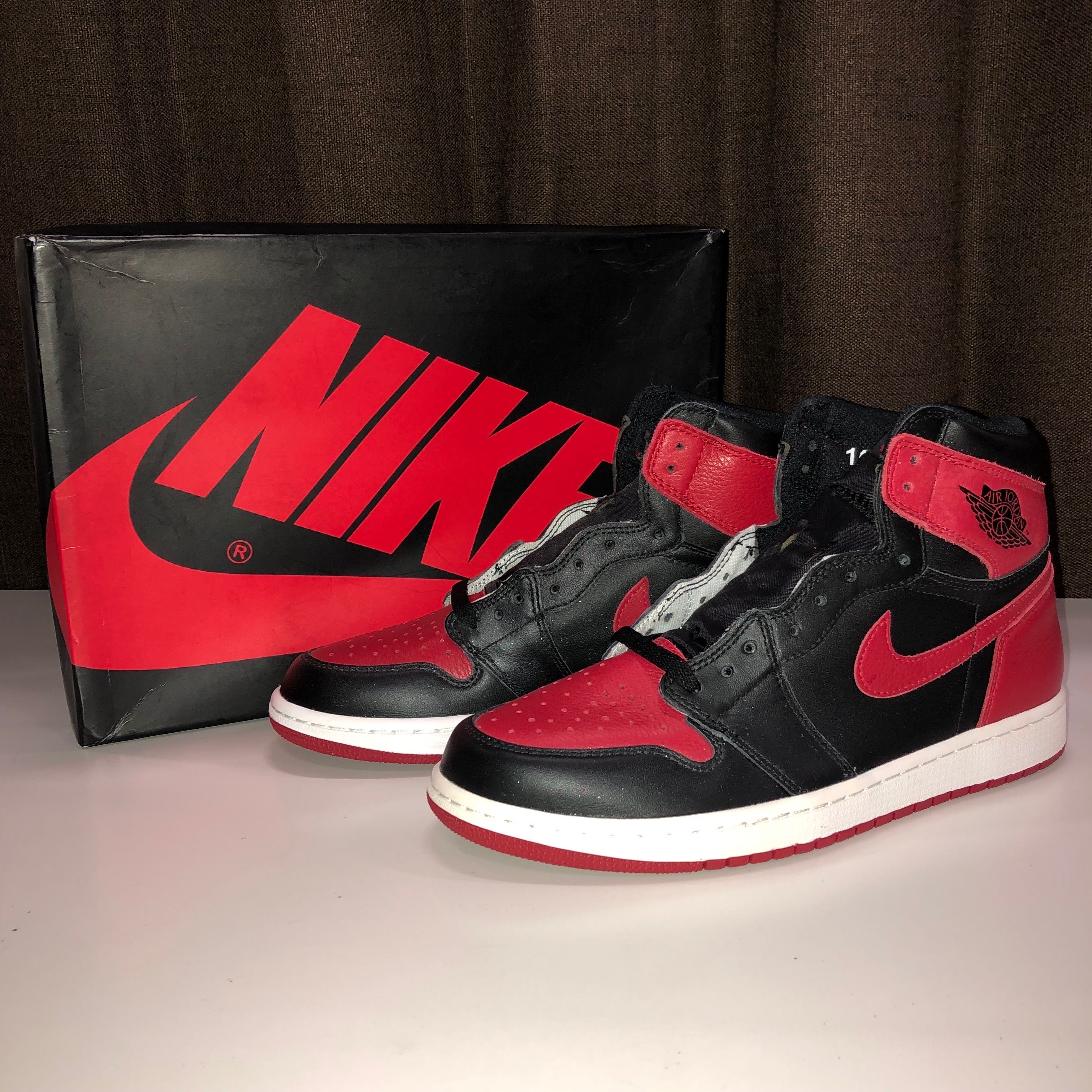 Nike Air Jordan 1 Retro High OG "Bred/Banned" (2016)