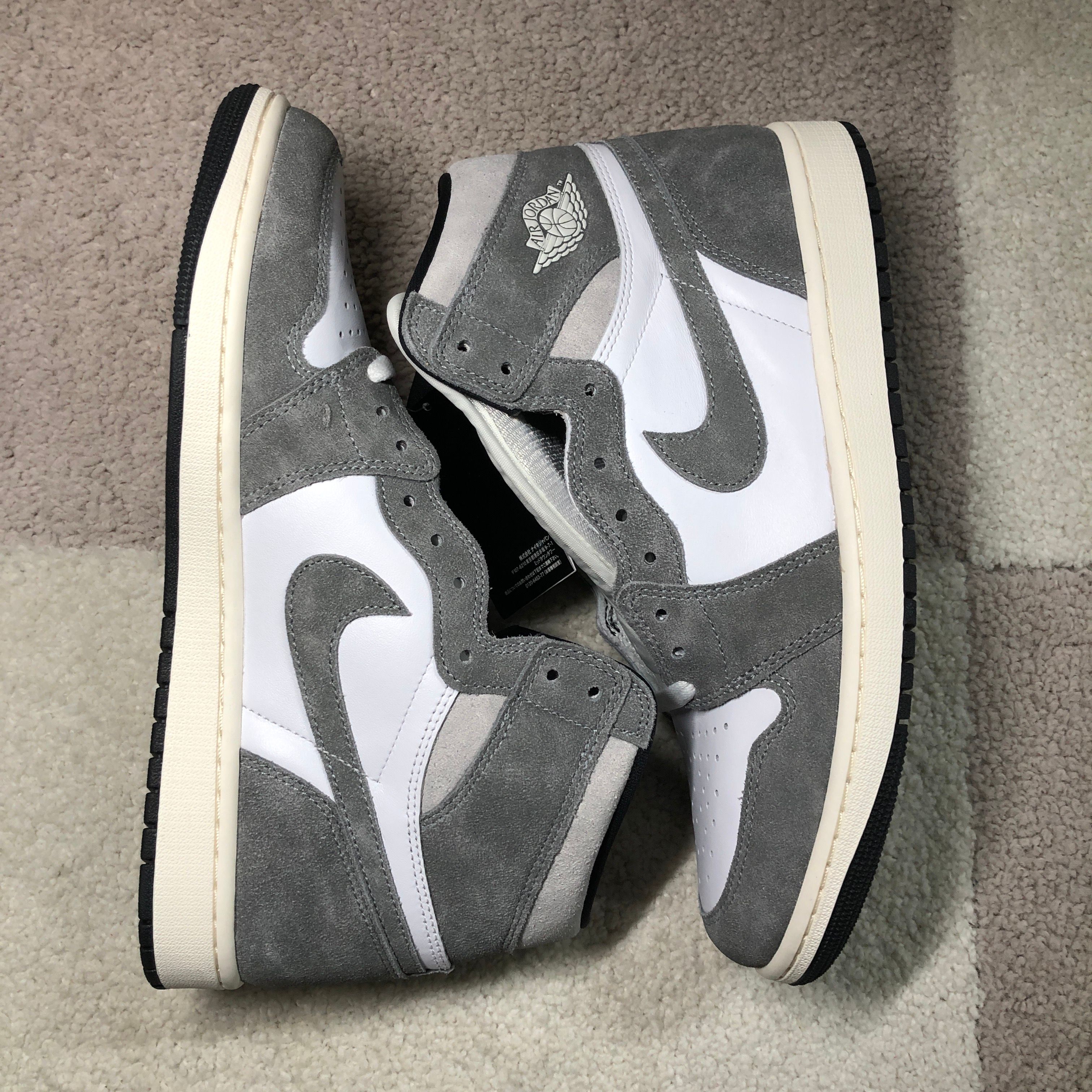 Nike Air Jordan 1 Retro High OG "Black and Smoke Grey"