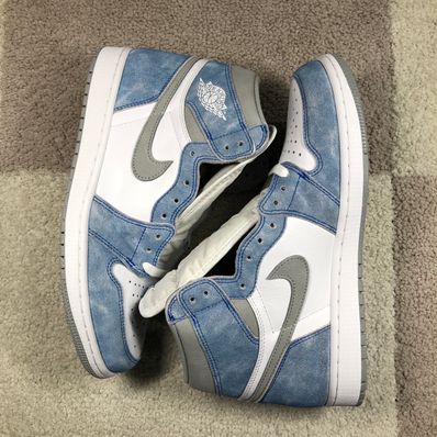 Nike Air Jordan 1 High OG "Hyper Royal"