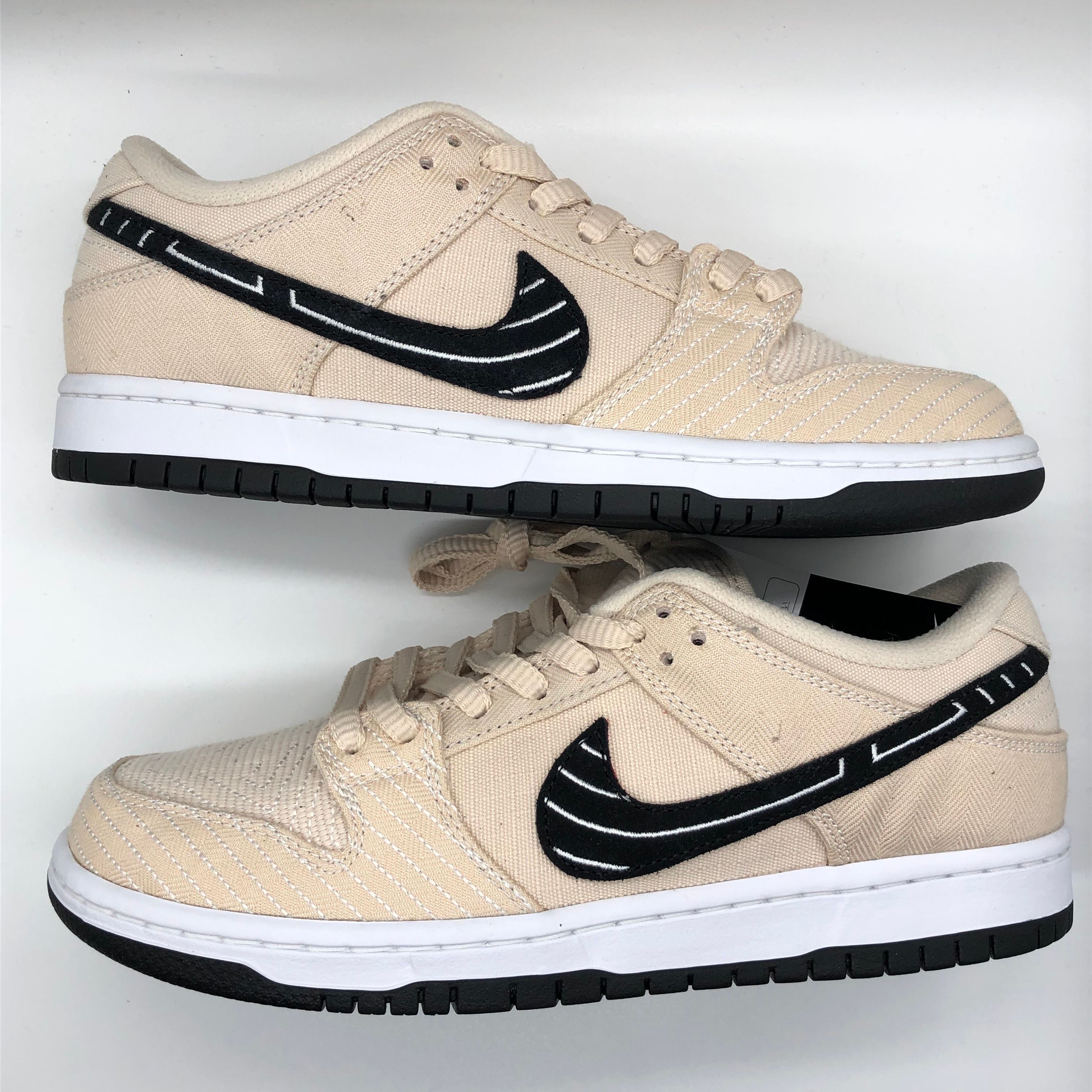 PRADA 2D84 ホワイトボトル Albino & Preto × Nike SB Dunk Low Pro QS 