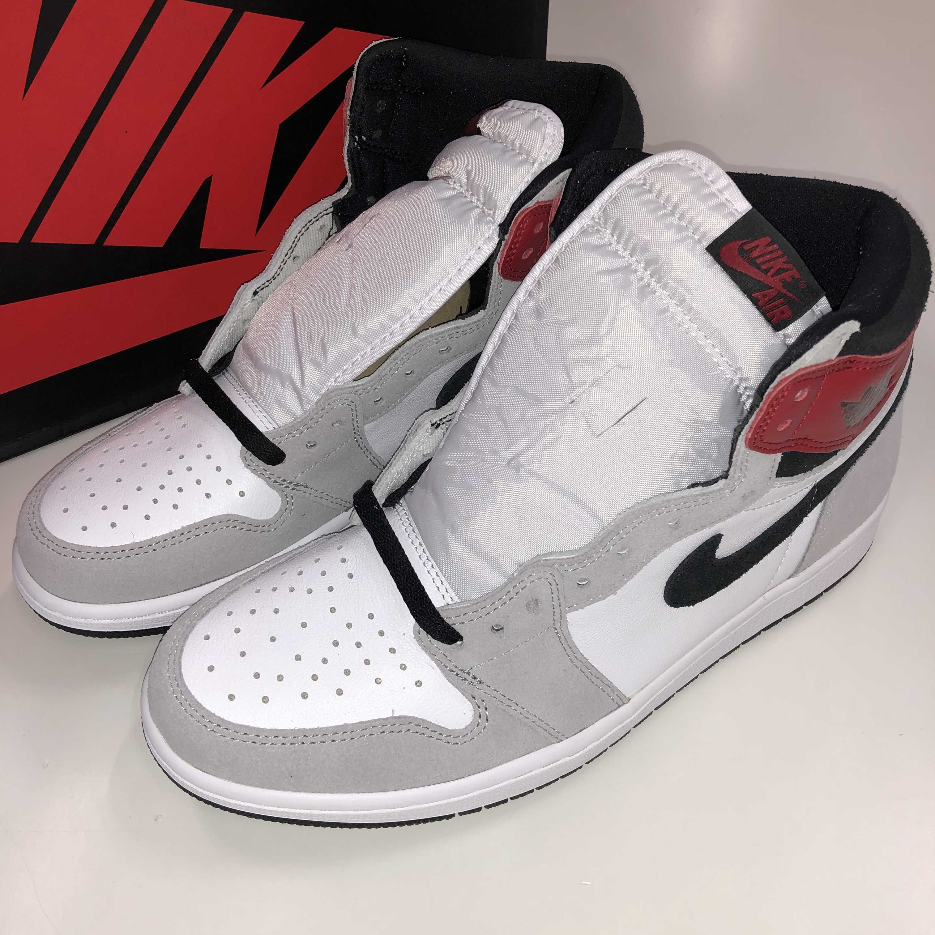Nike Air Jordan 1 High OG "White/Black/Light Smoke Grey"