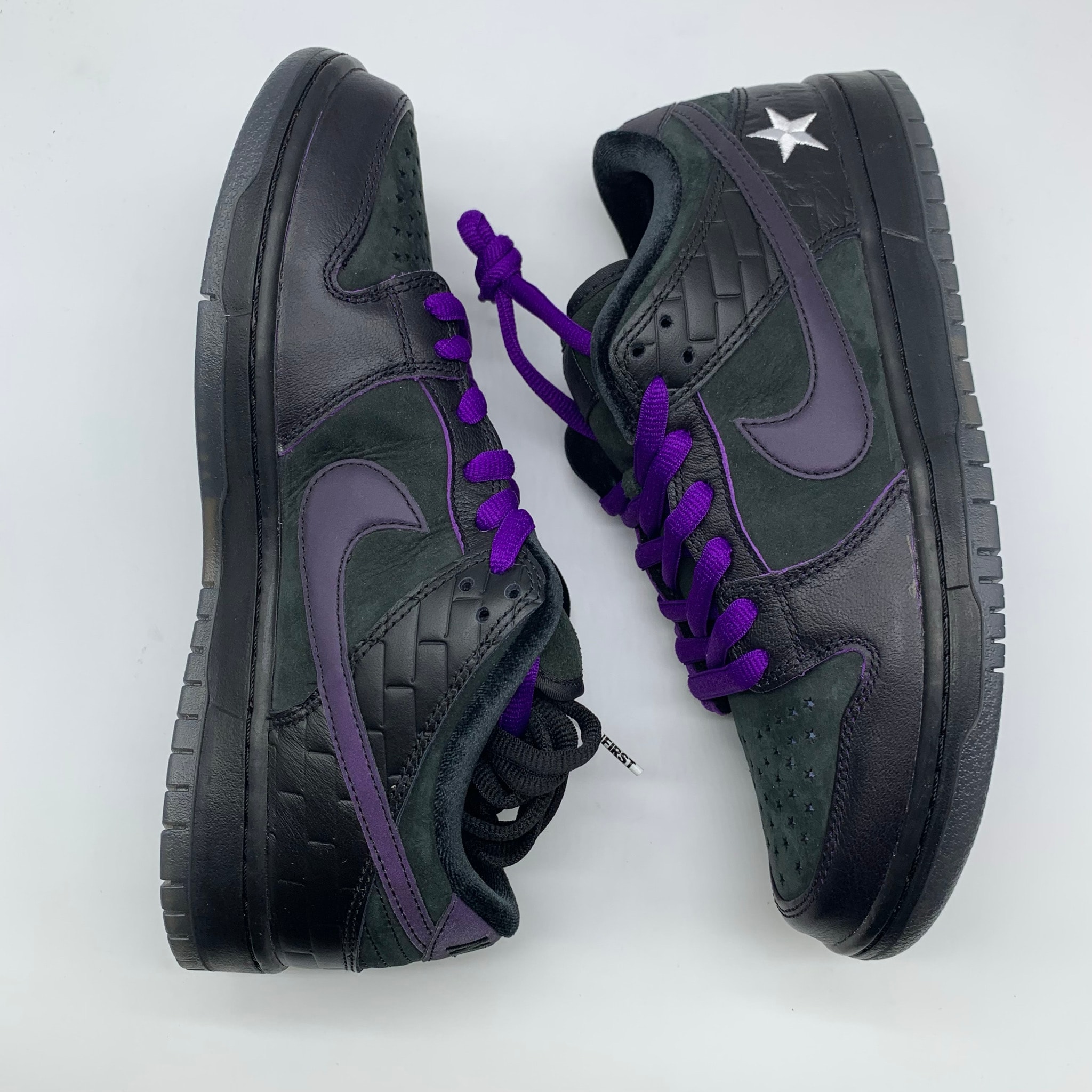 Familia × Nike SB Dunk Low First Avenue "Black/Voltage Purple White" (Special Box)