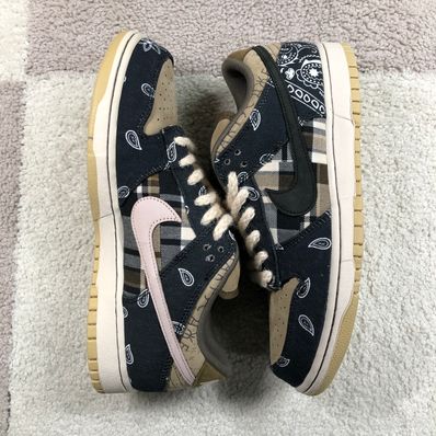 Travis Scott × Nike SB Dunk Low "Black/Parachute Beige"