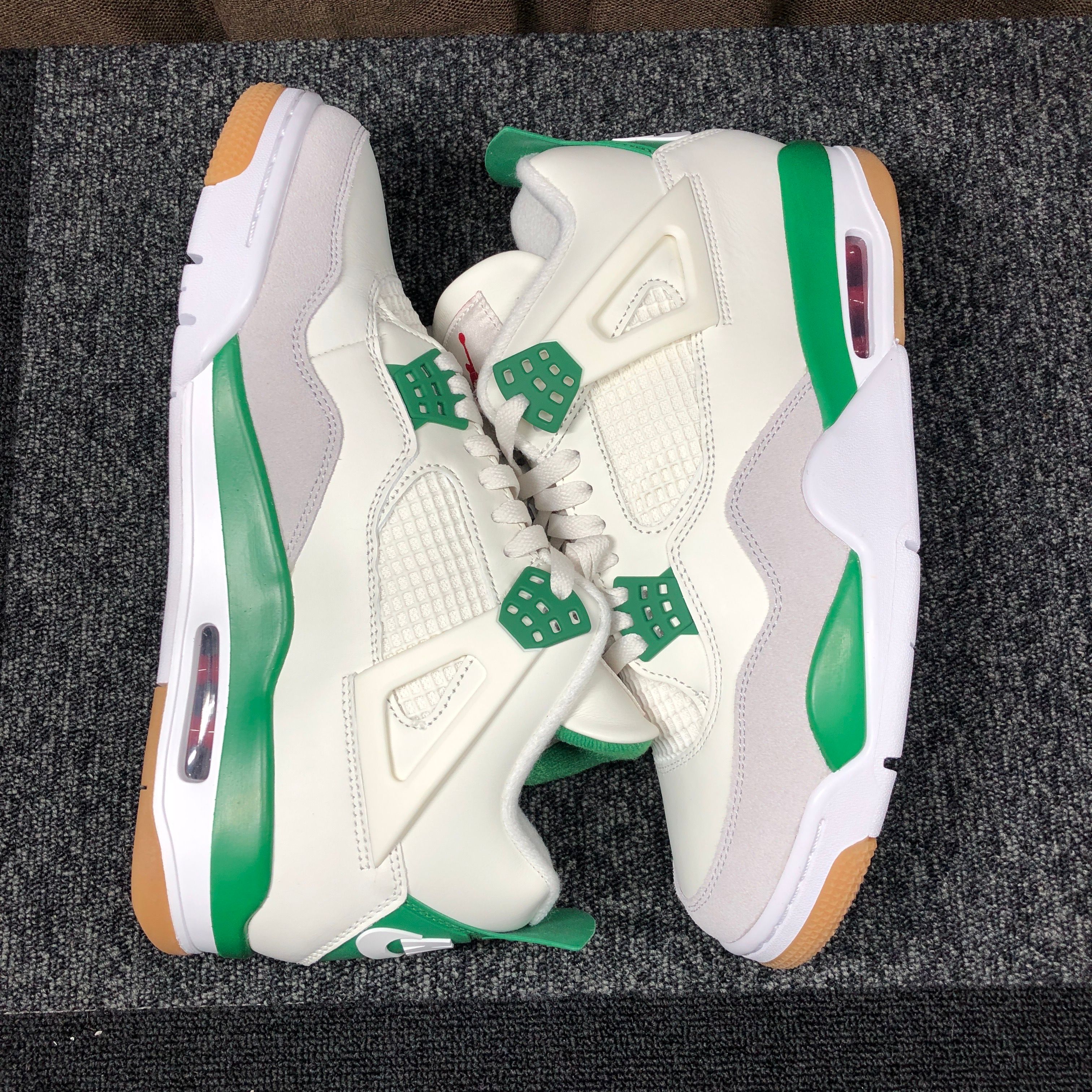 Nike SB × Air Jordan 4 Retro SP "Pine Green"