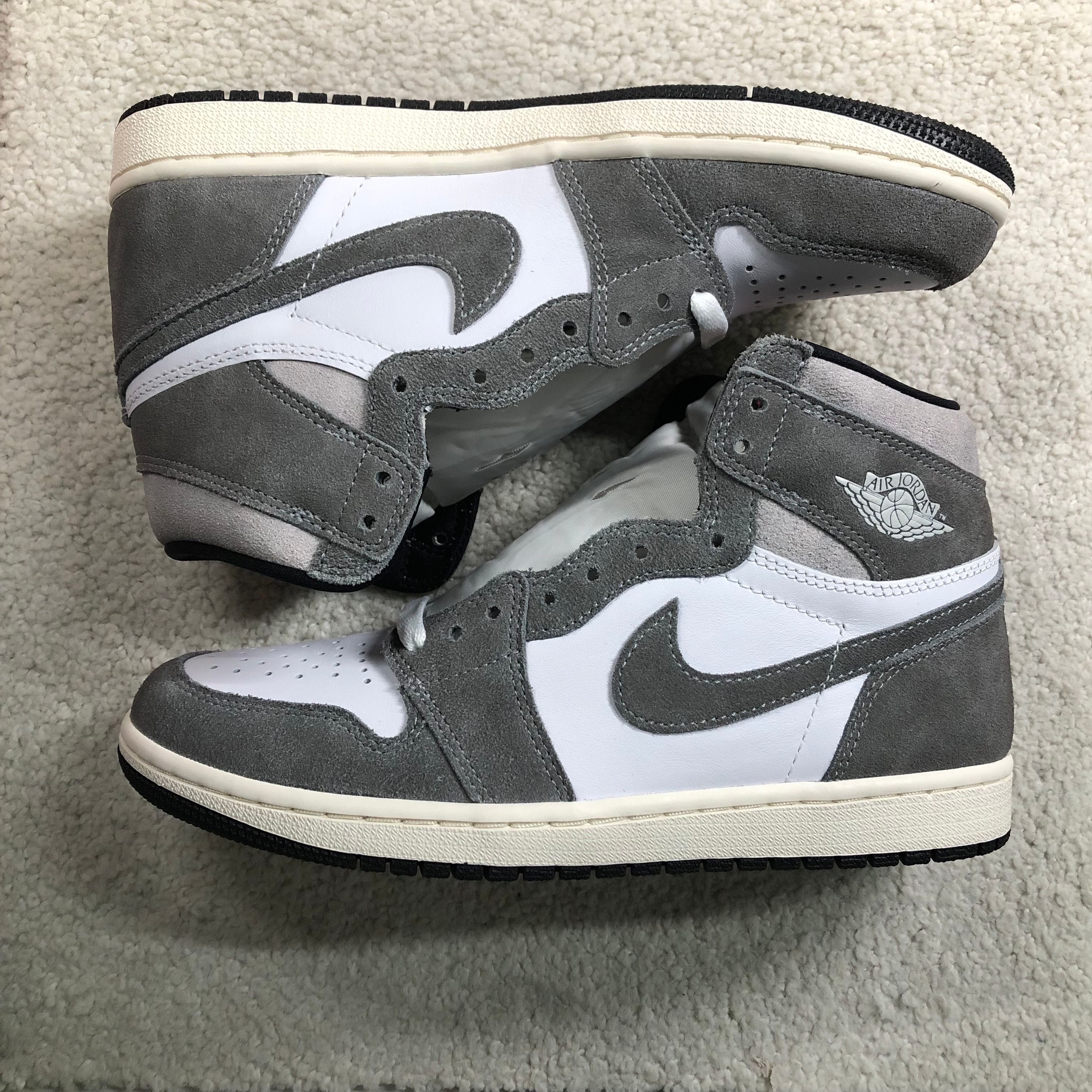 Nike Air Jordan 1 Retro High OG "Black and Smoke Grey"