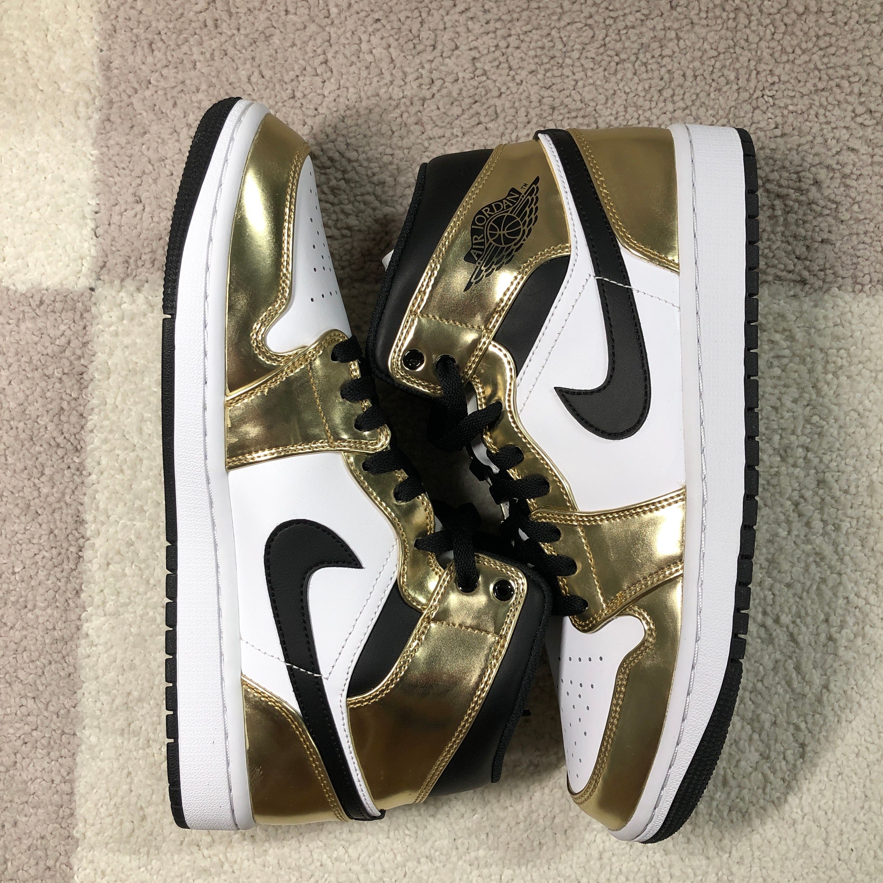 NIKE AIR JORDAN 1 MID SE "METALLIC GOLD"