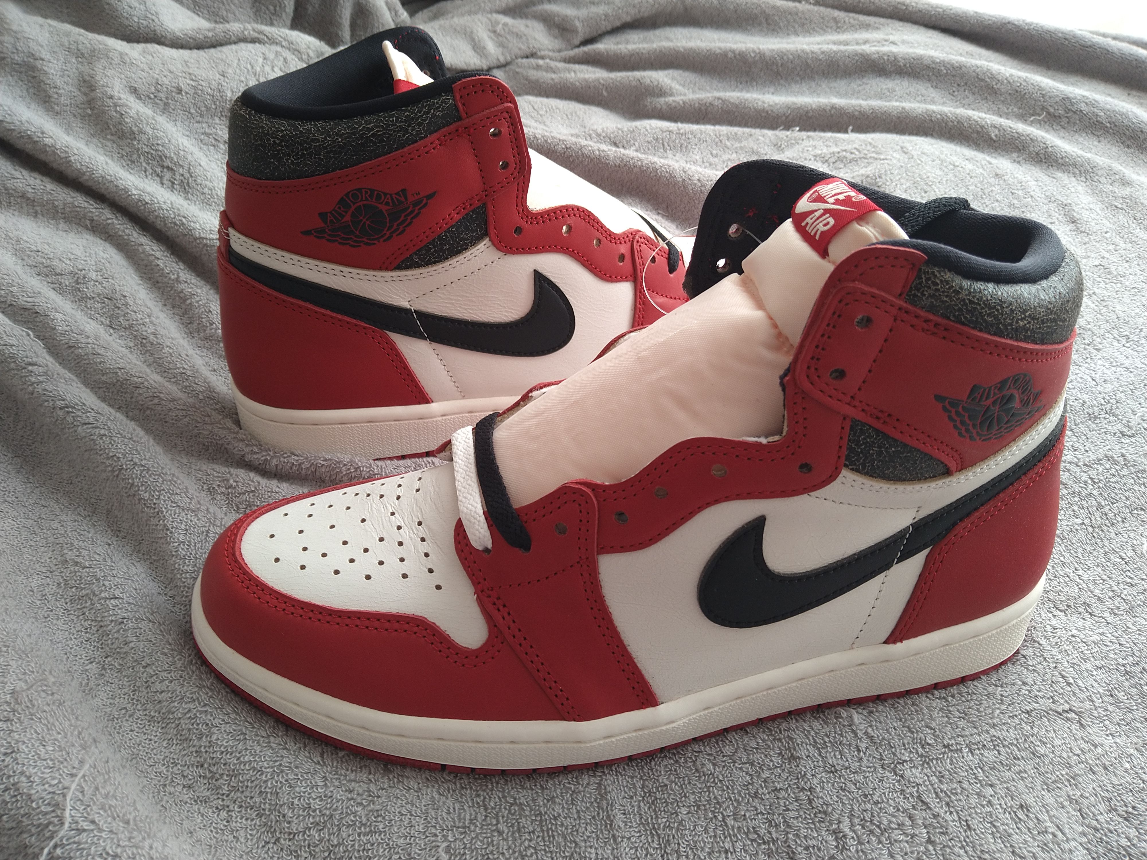 Nike Air Jordan 1 High OG "Lost & Found/Chicago"