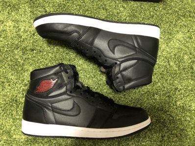 Nike Air Jordan 1 Retro High OG "Black/Metallic Silver/Gym Red"