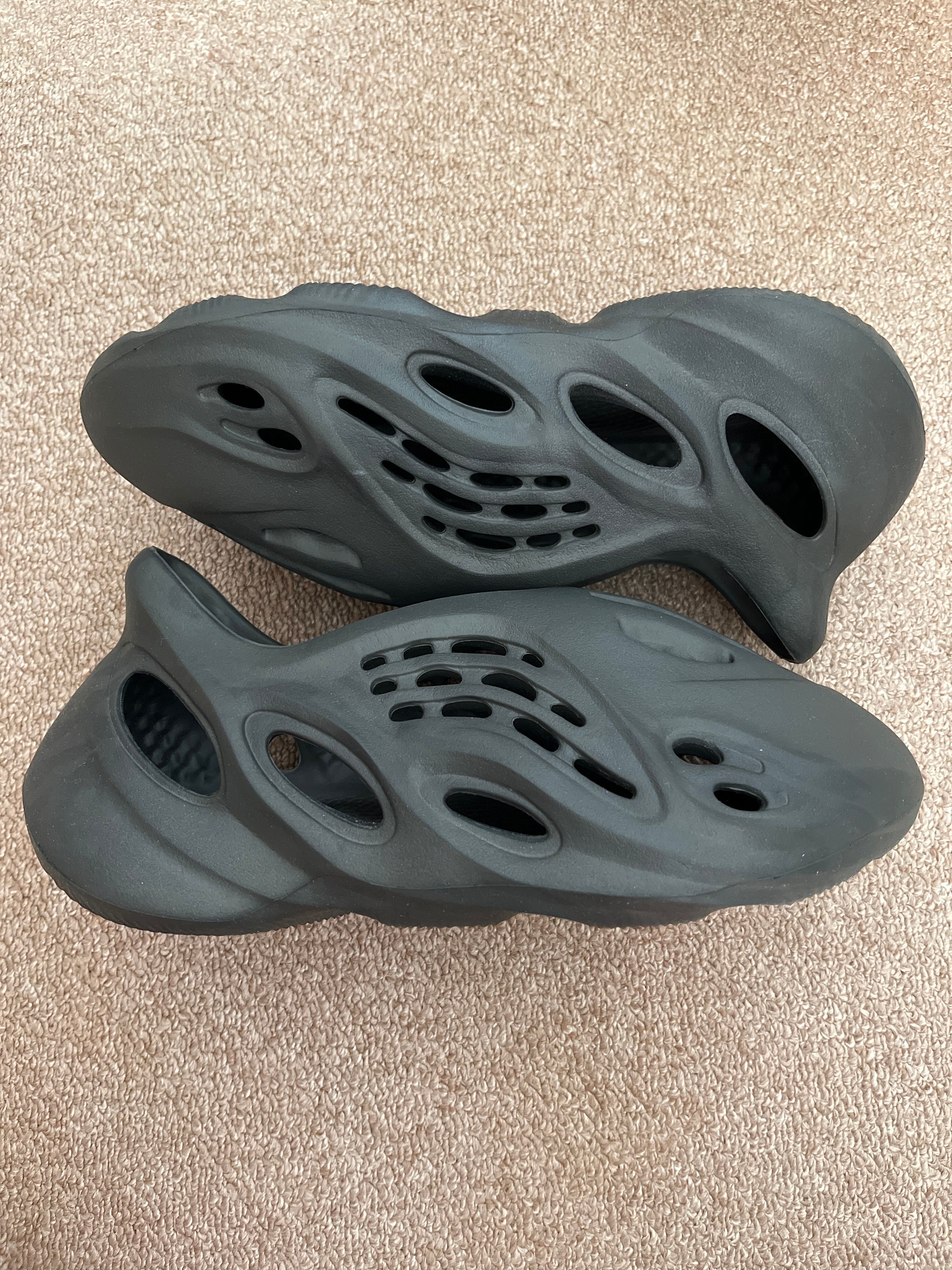 adidas YEEZY Foam Runner "Onyx"