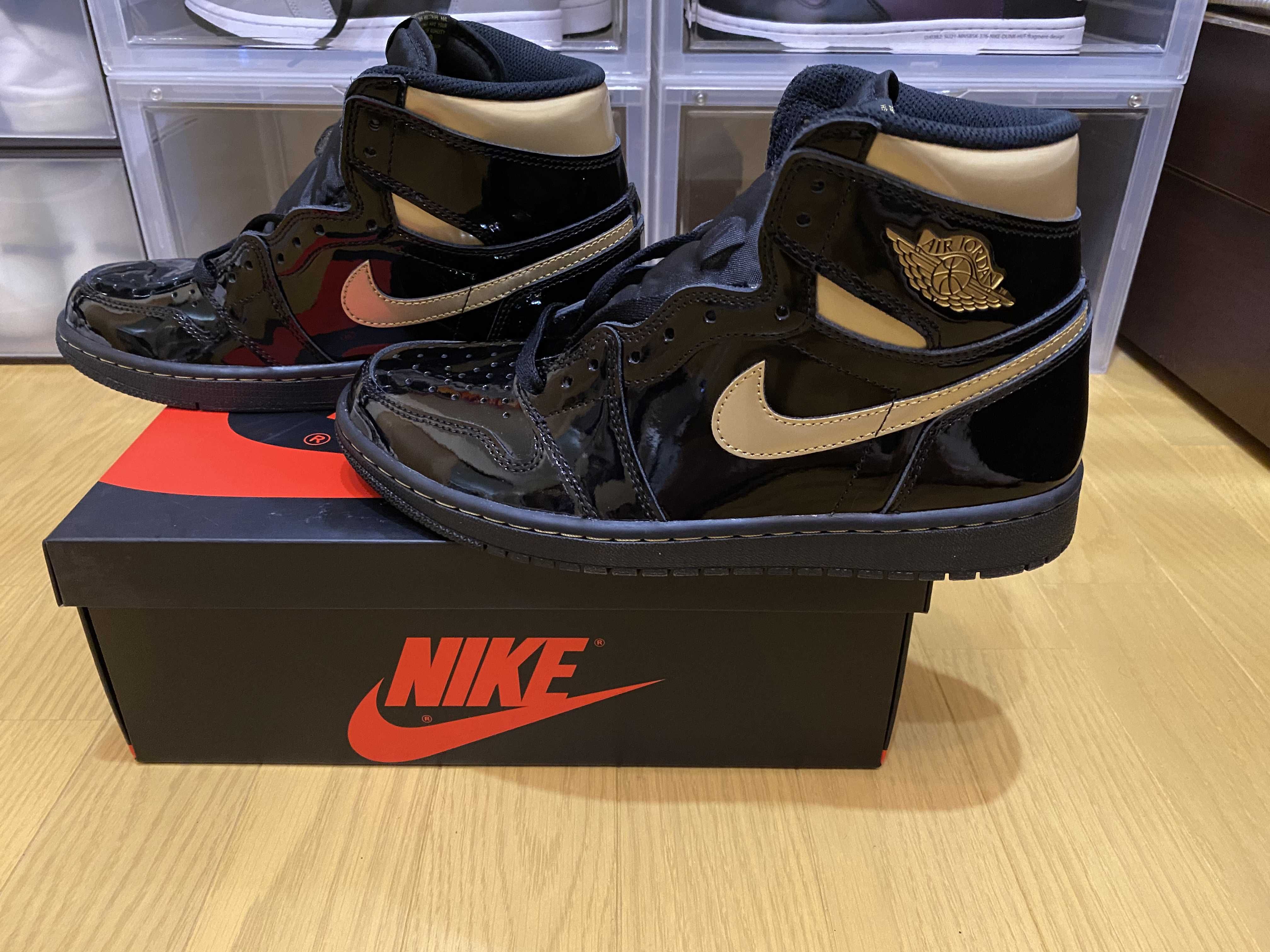 Nike Air Jordan 1 High OG "Black-Metalic Gold"