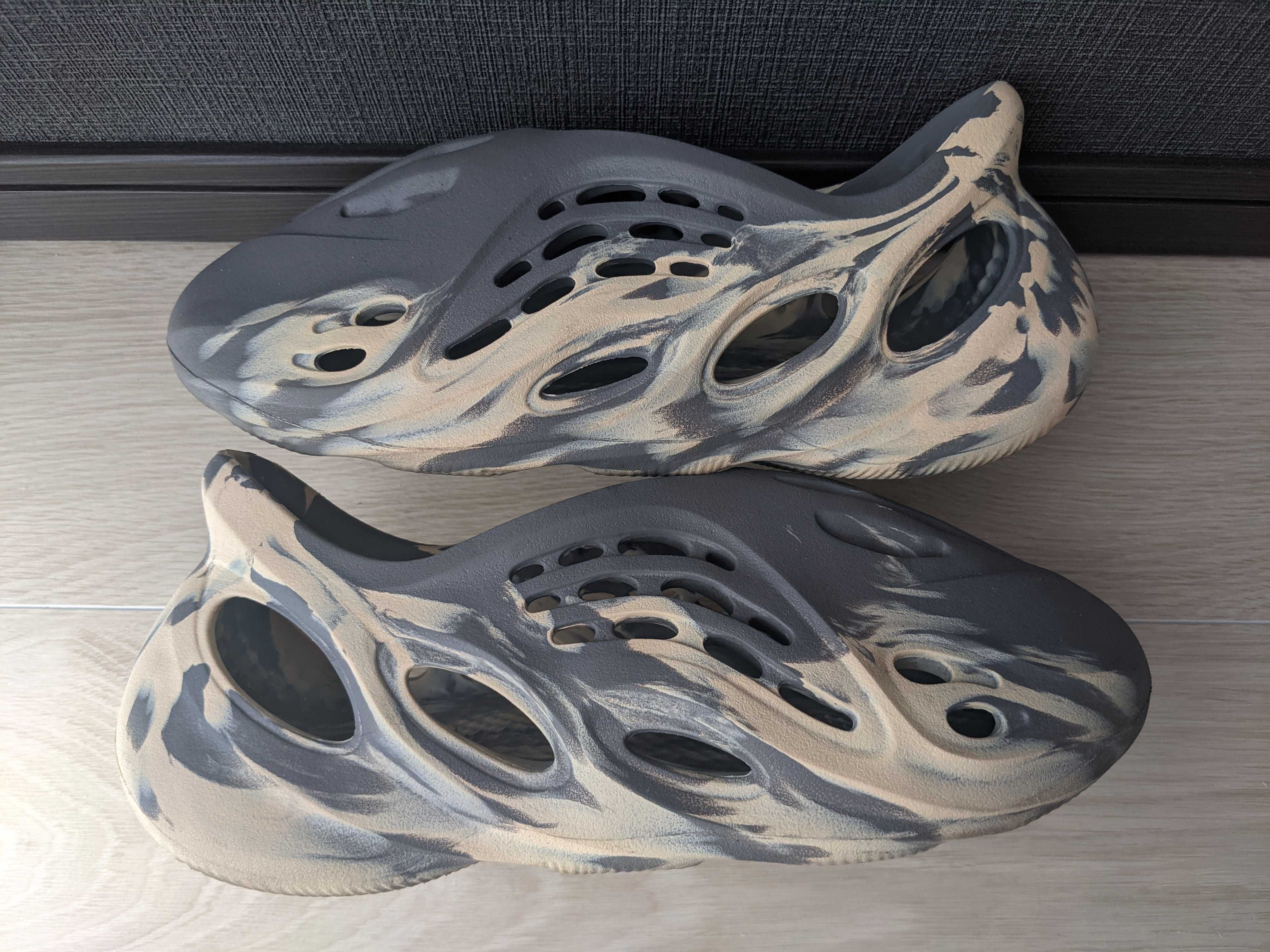 adidas YEEZY Foam Runner "MXT Moon Gray"