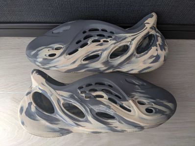 adidas YEEZY Foam Runner "MXT Moon Gray"