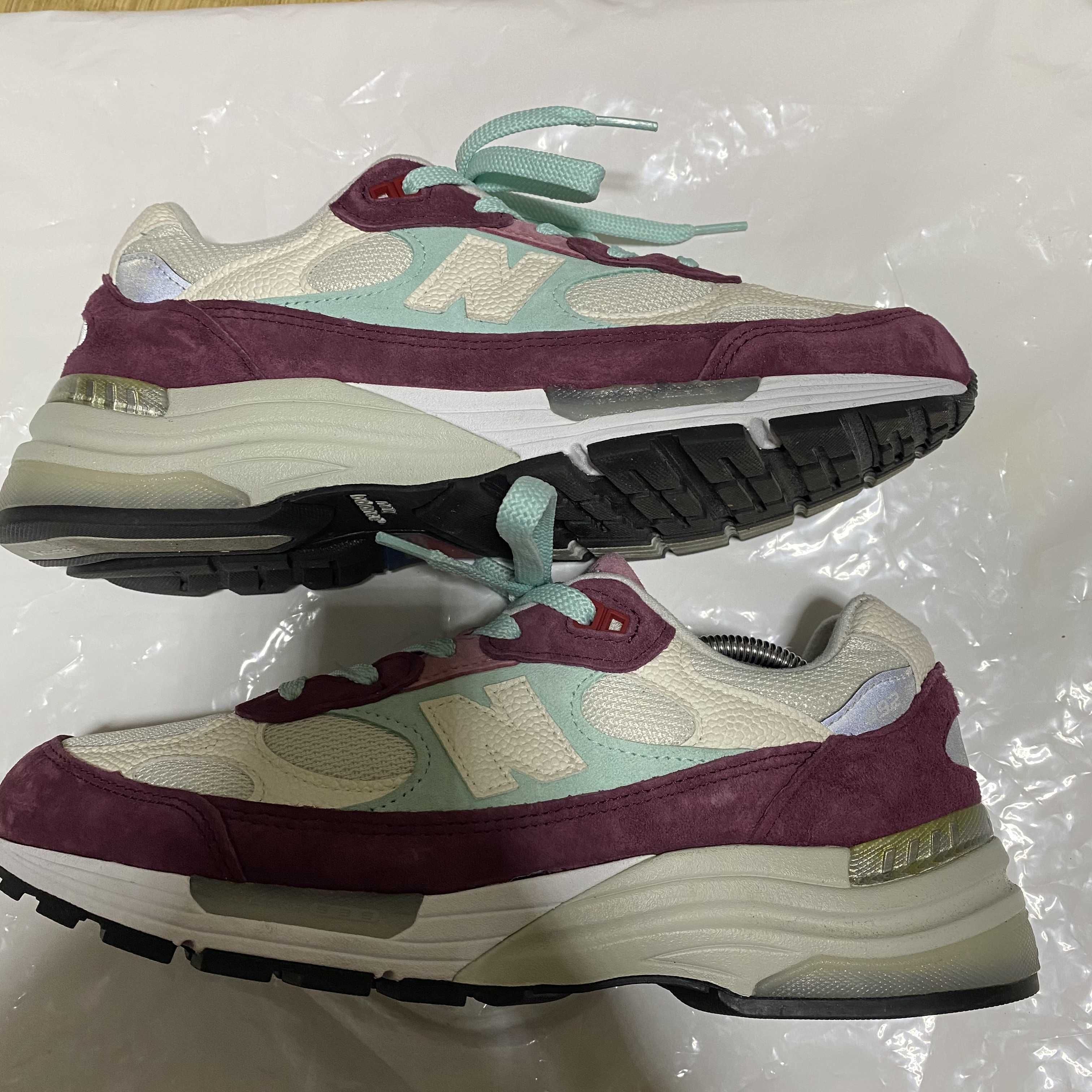 KITH × New Balance 992 Kithmas "Burgundy/White"