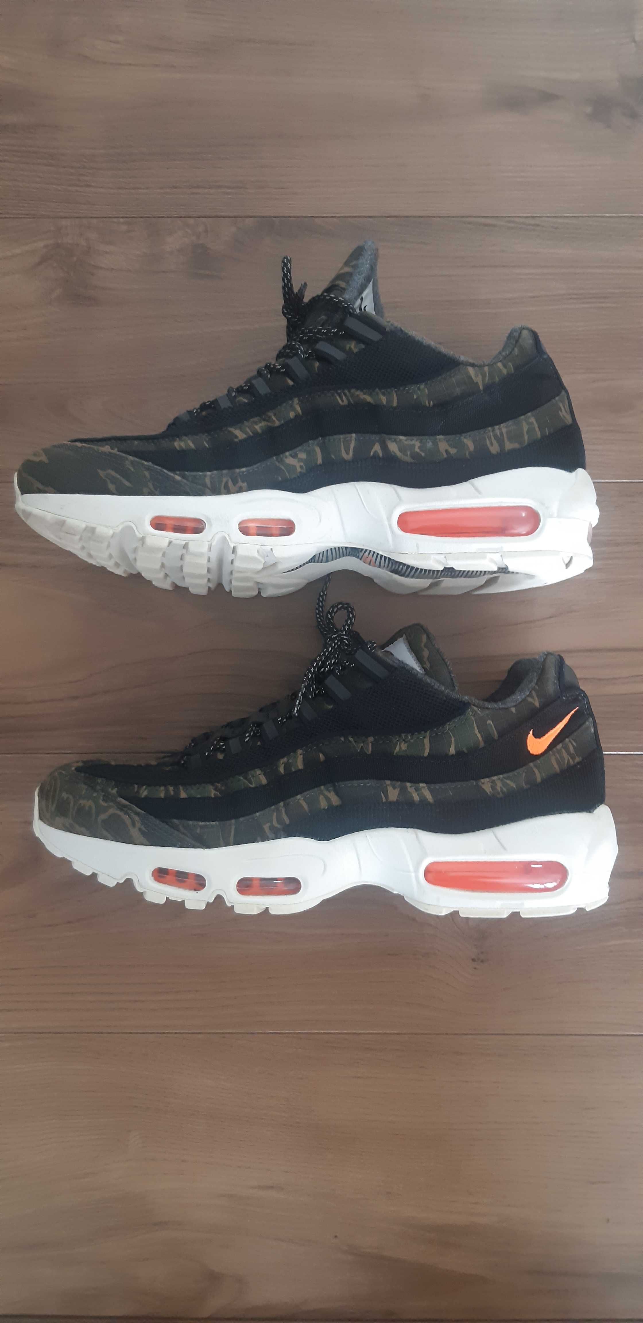 Carharte WIP × Nike Air Max 95 "Black/Sail/Total Orange"