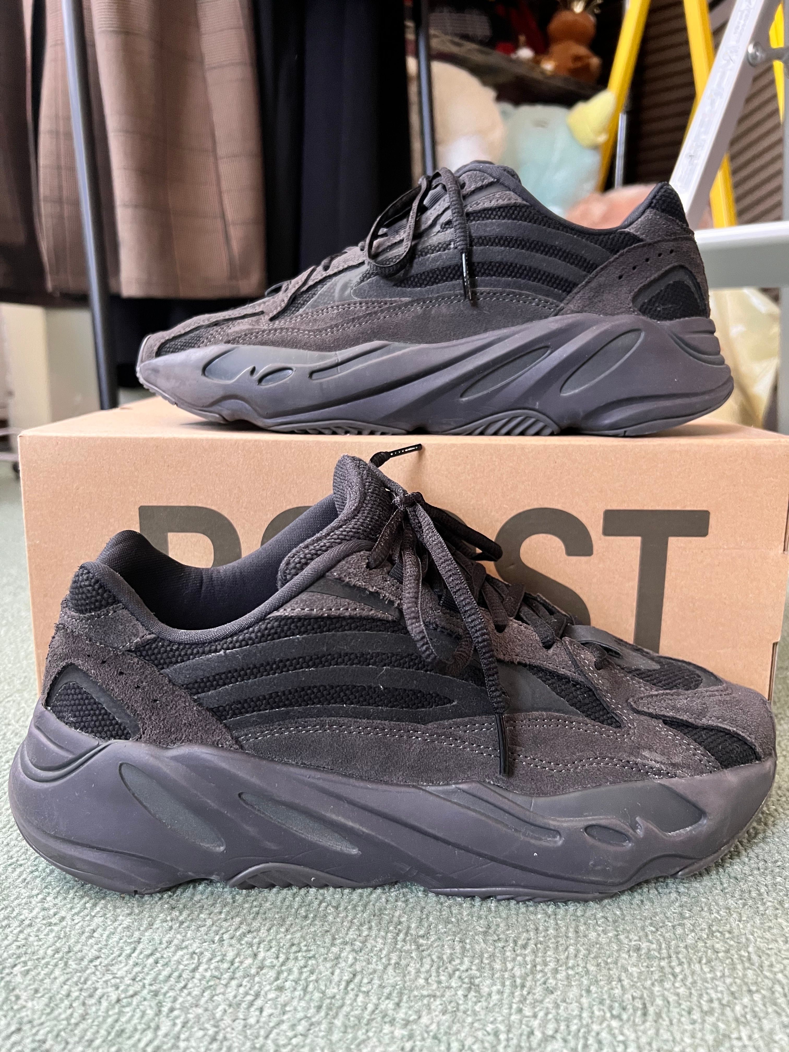 adidas YEEZY BOOST 700 V2 "Vanta"