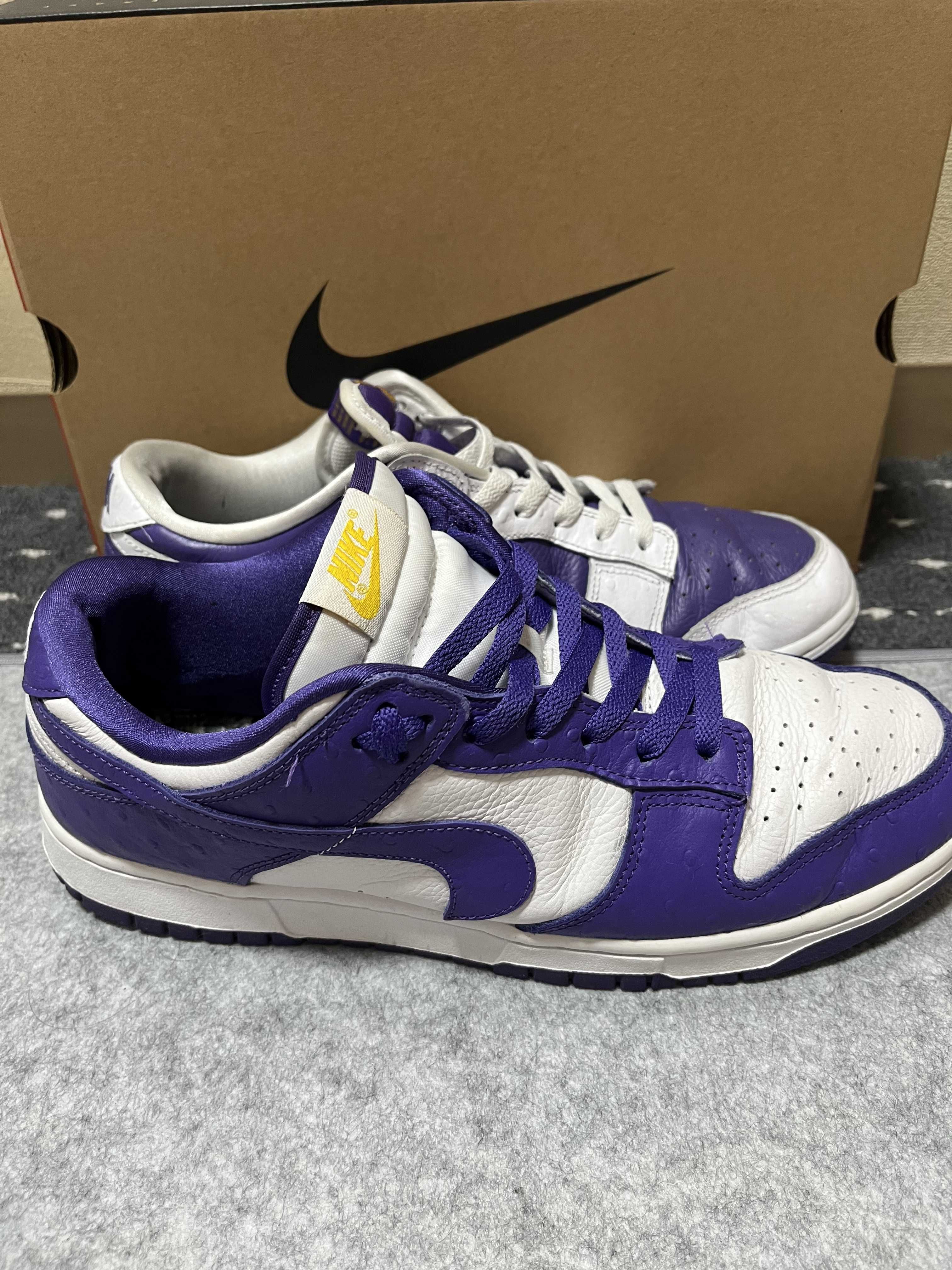 Nike Women's Dunk Low "Made You Look"