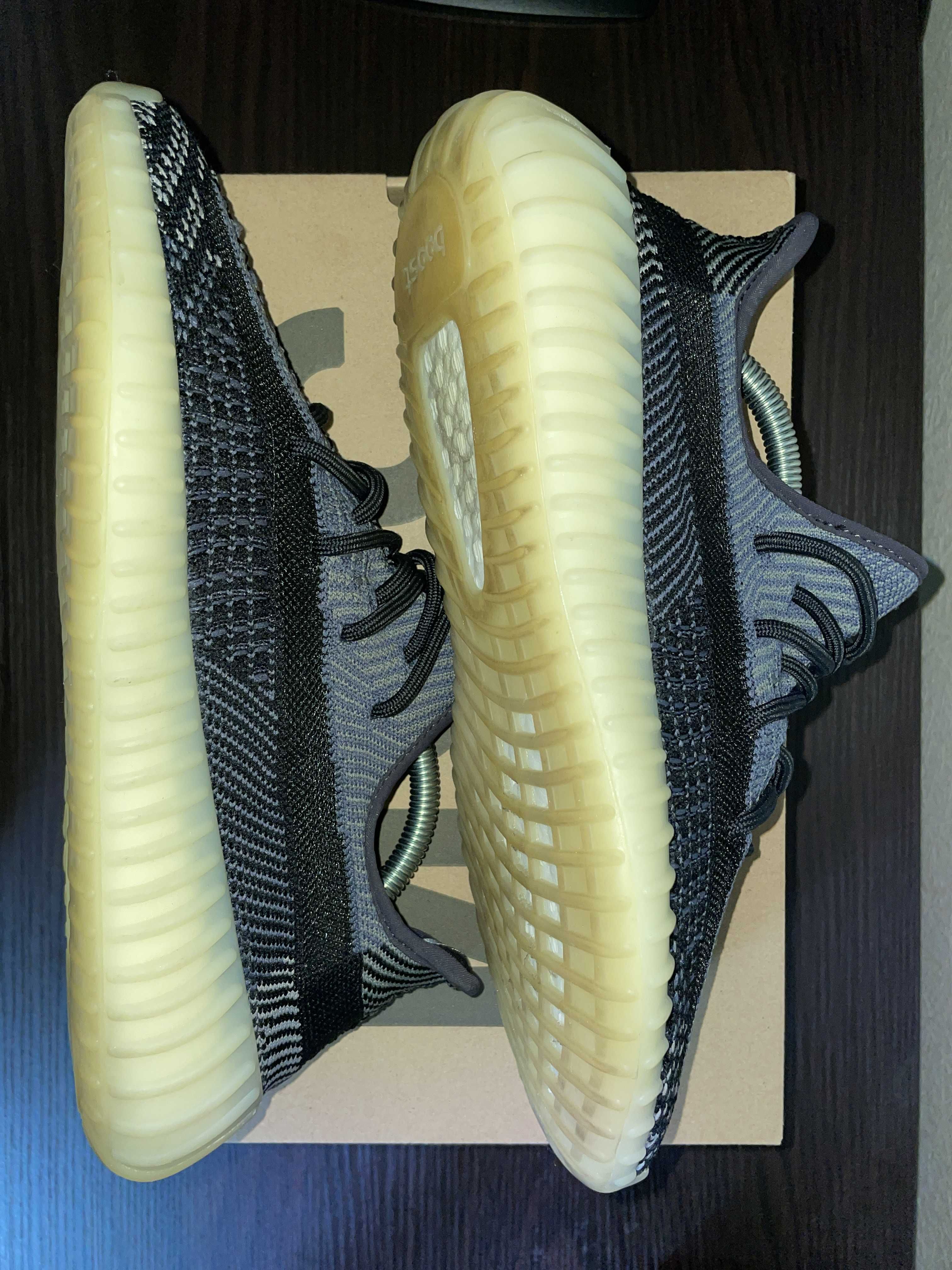 adidas YEEZY Boost 350V2 "Carbon"