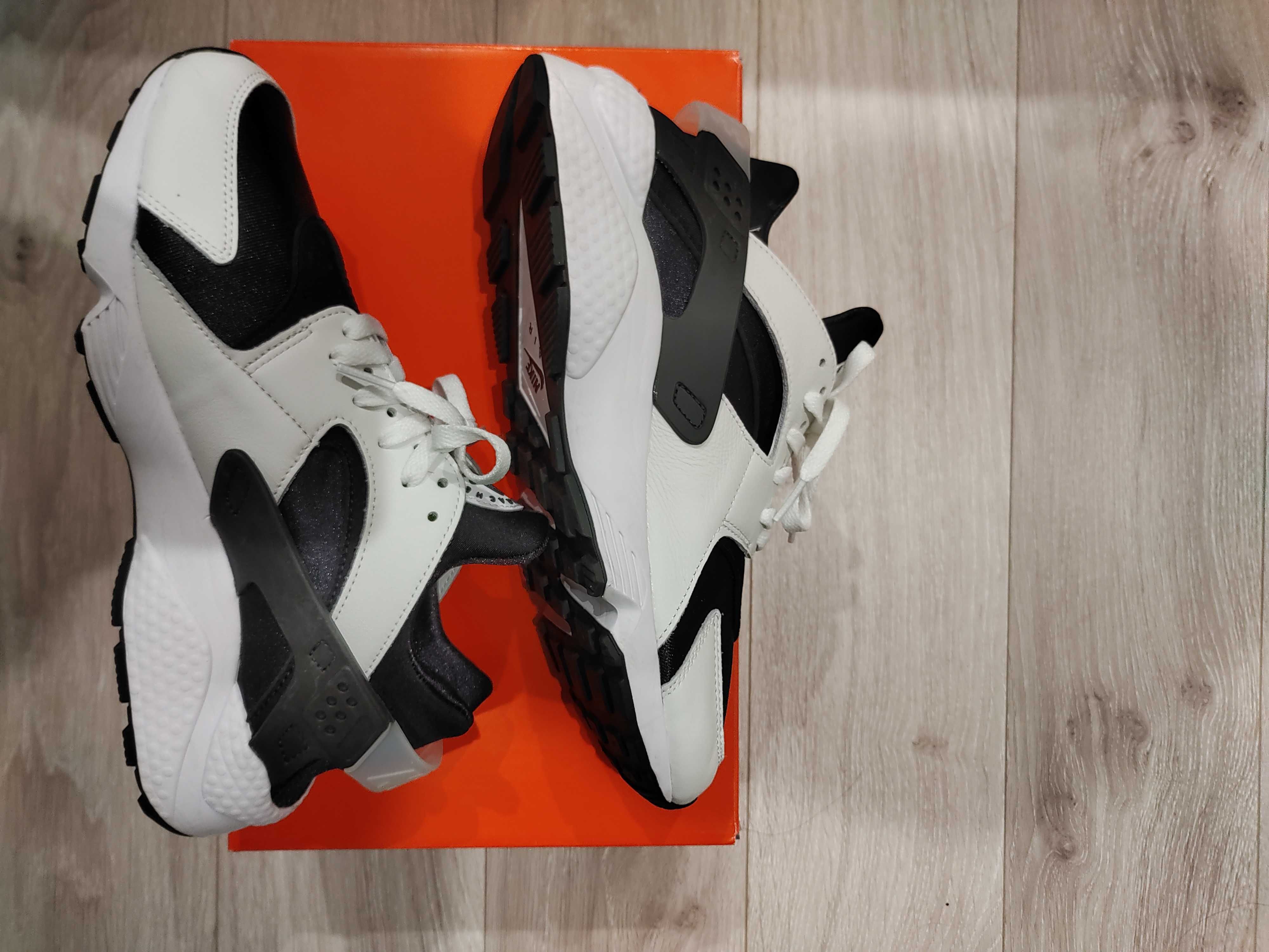 Nike Air Huarache "Black/White"