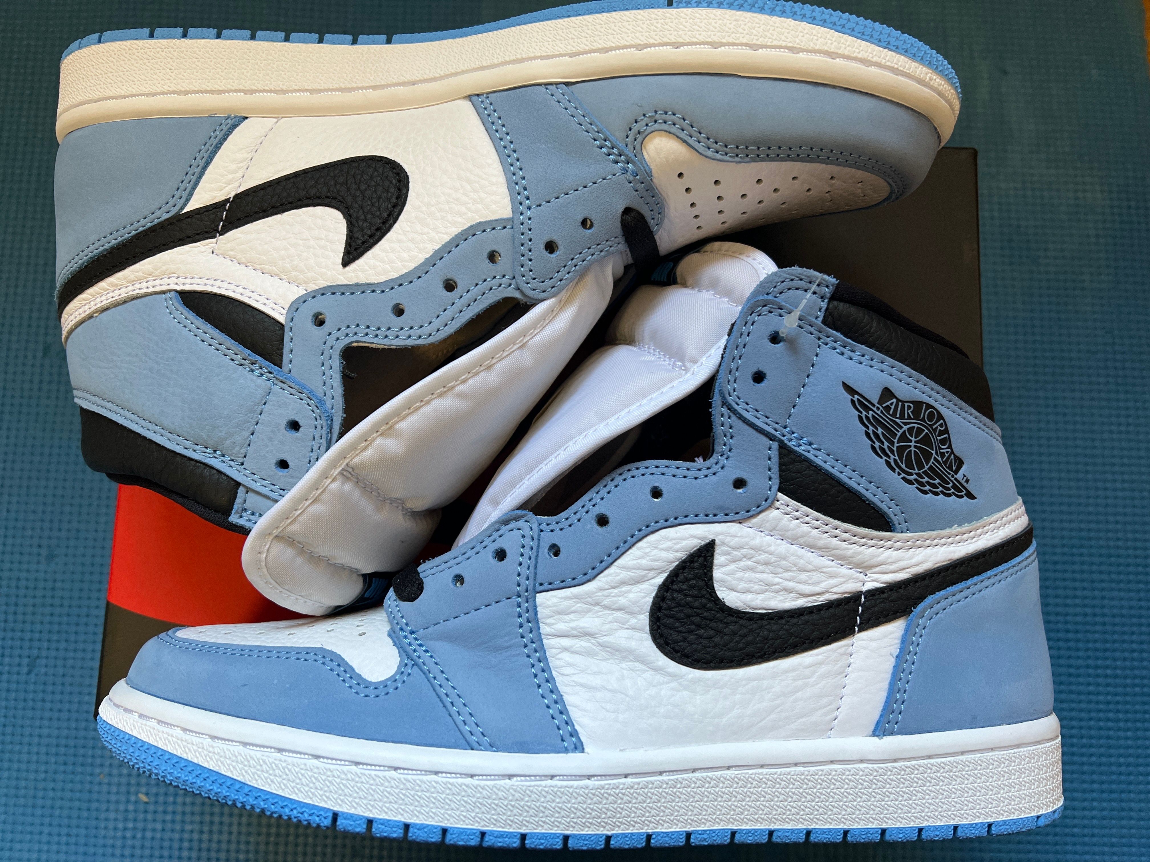 Nike Air Jordan 1 High OG "University Blue"