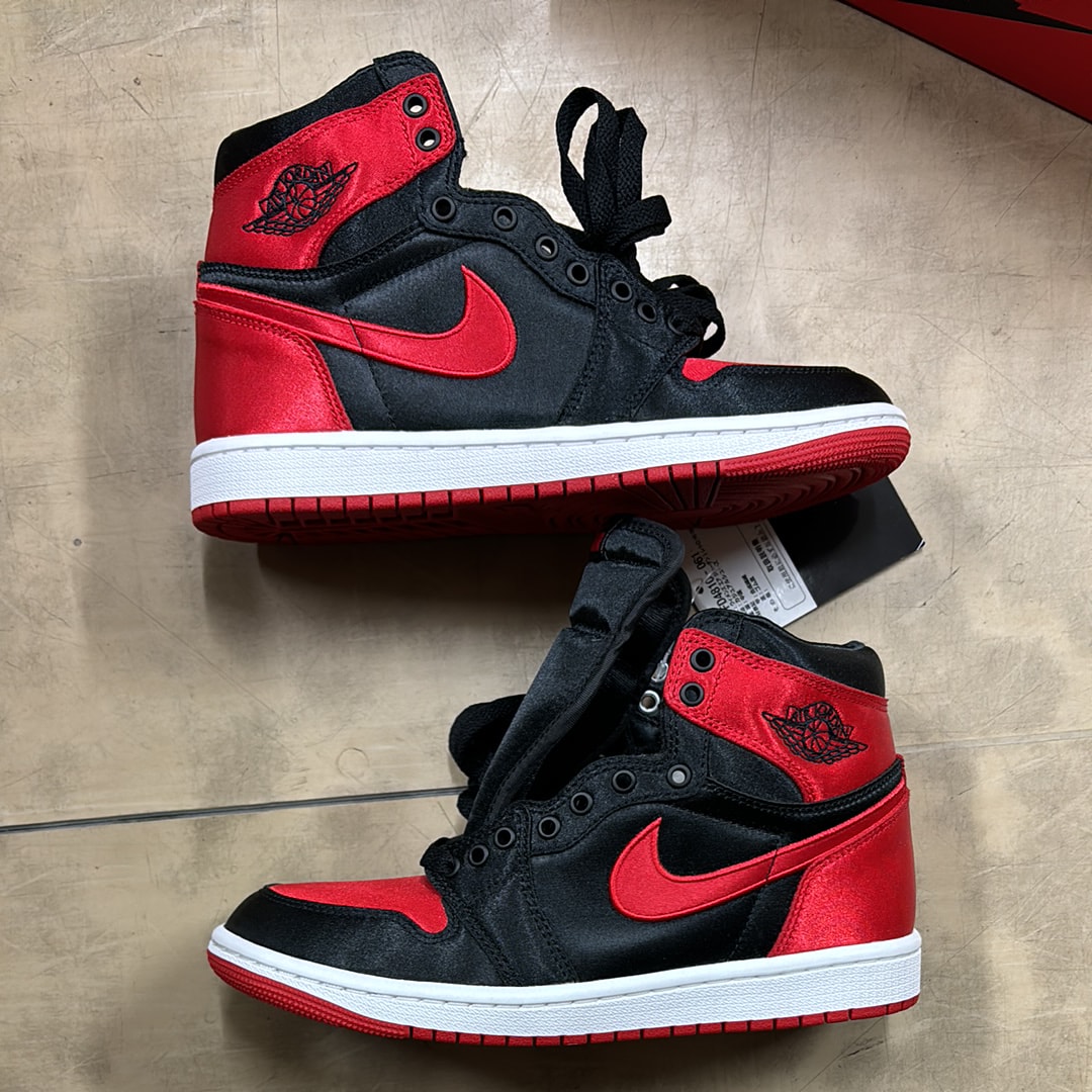 Nike Women's Air Jordan 1 Retro High OG "Satin Bred"