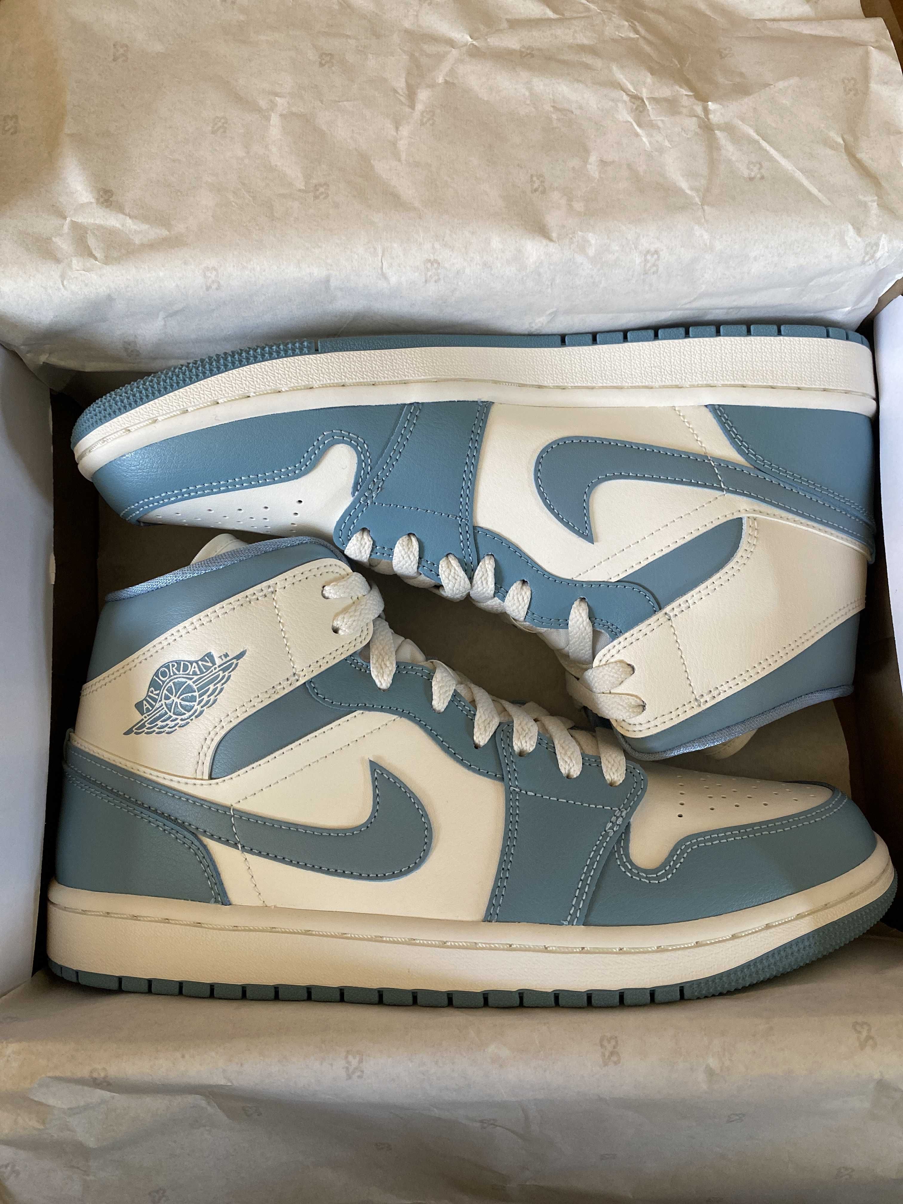 Nike Women's Air Jordan 1 Mid "University Blue"