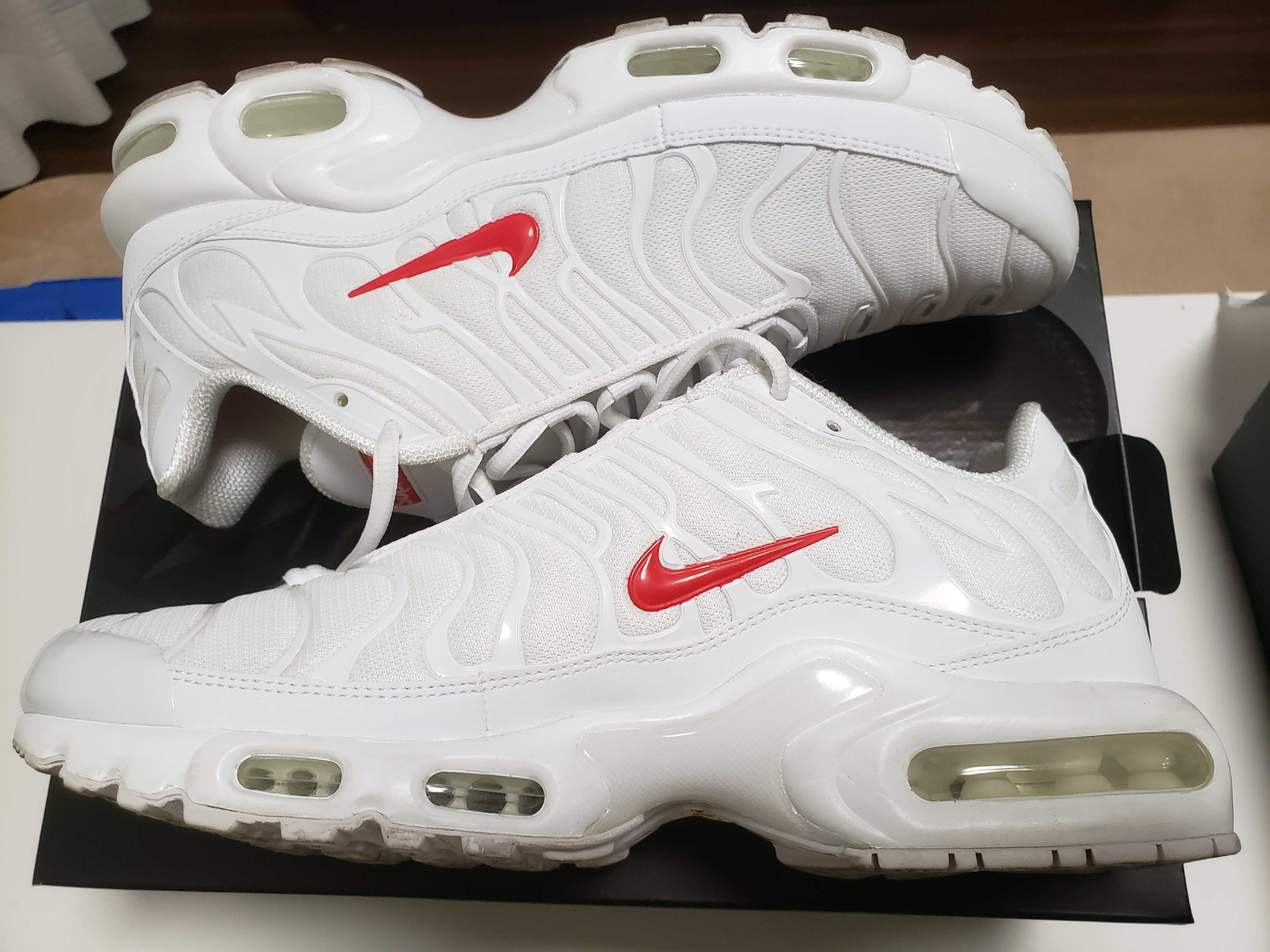 Supreme x Nike Air Max Plus TN "White/Speed Red"