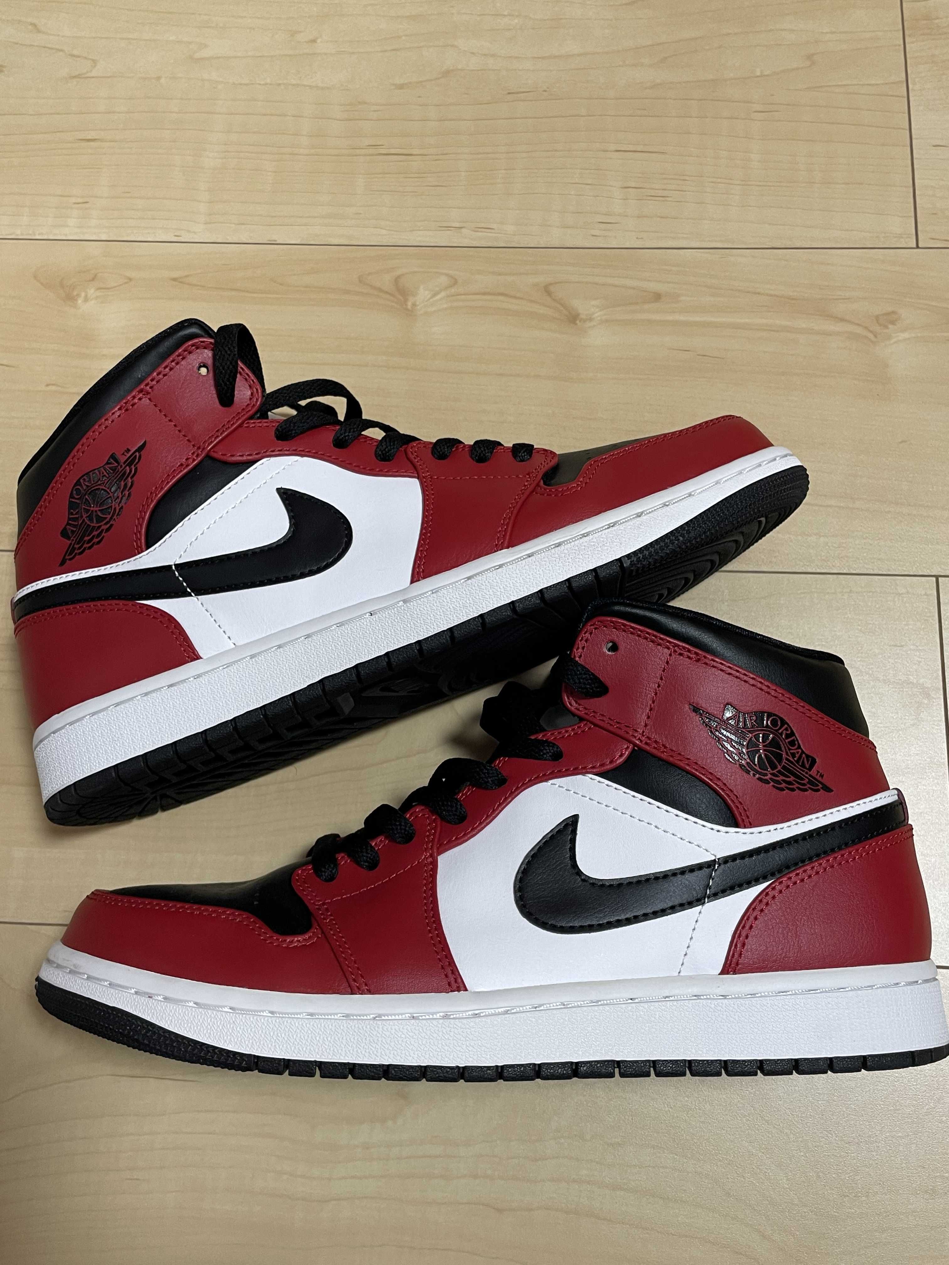 Nike Air Jordan 1 Mid "Chicago Black Toe"