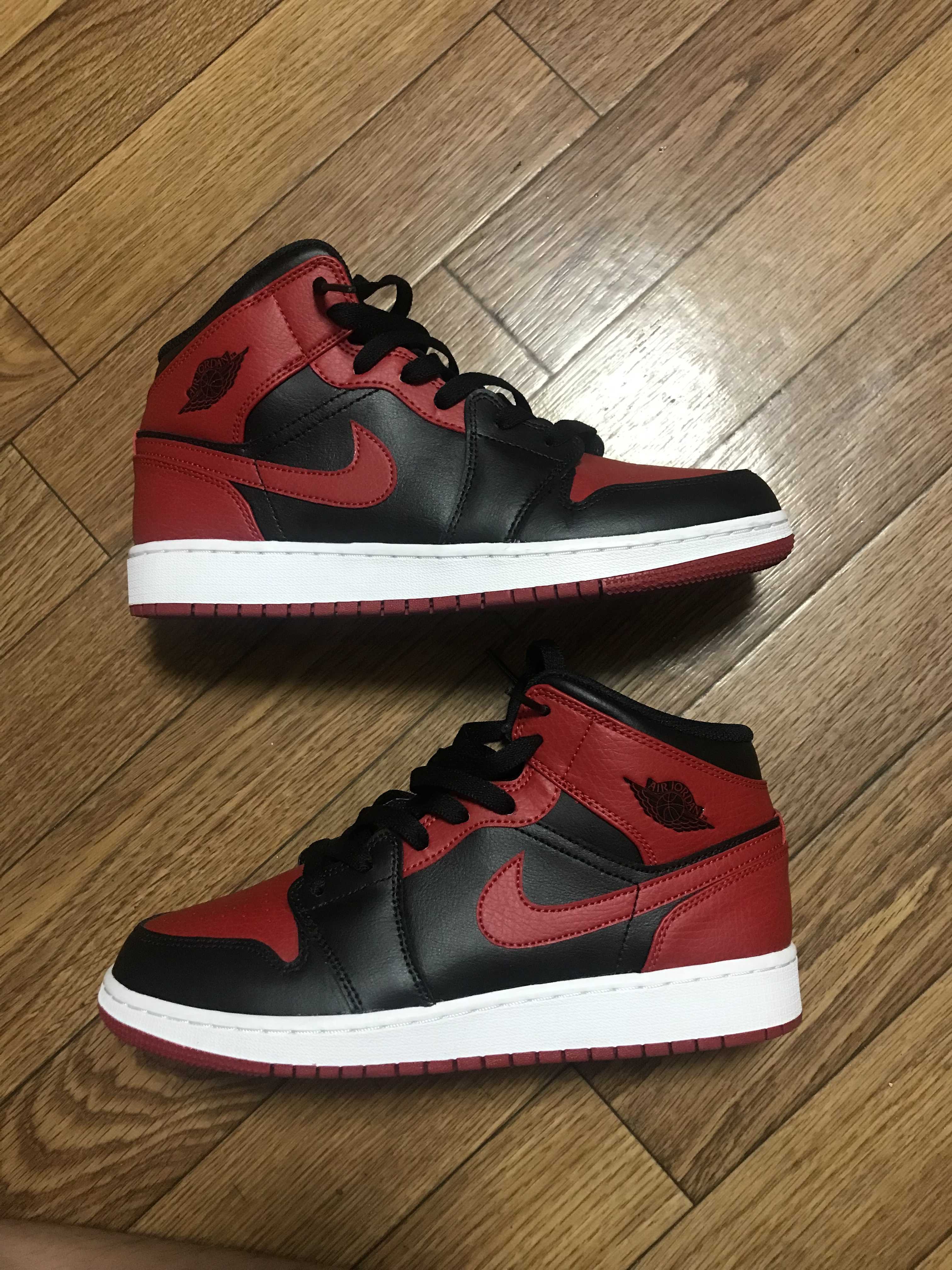 Nike GS Air Jordan 1 Mid "Bred"