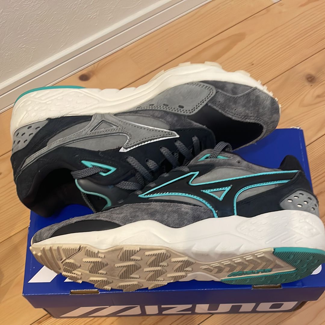 Footpatrol × Mizuno Contender "Dark Grey/Black/Green"