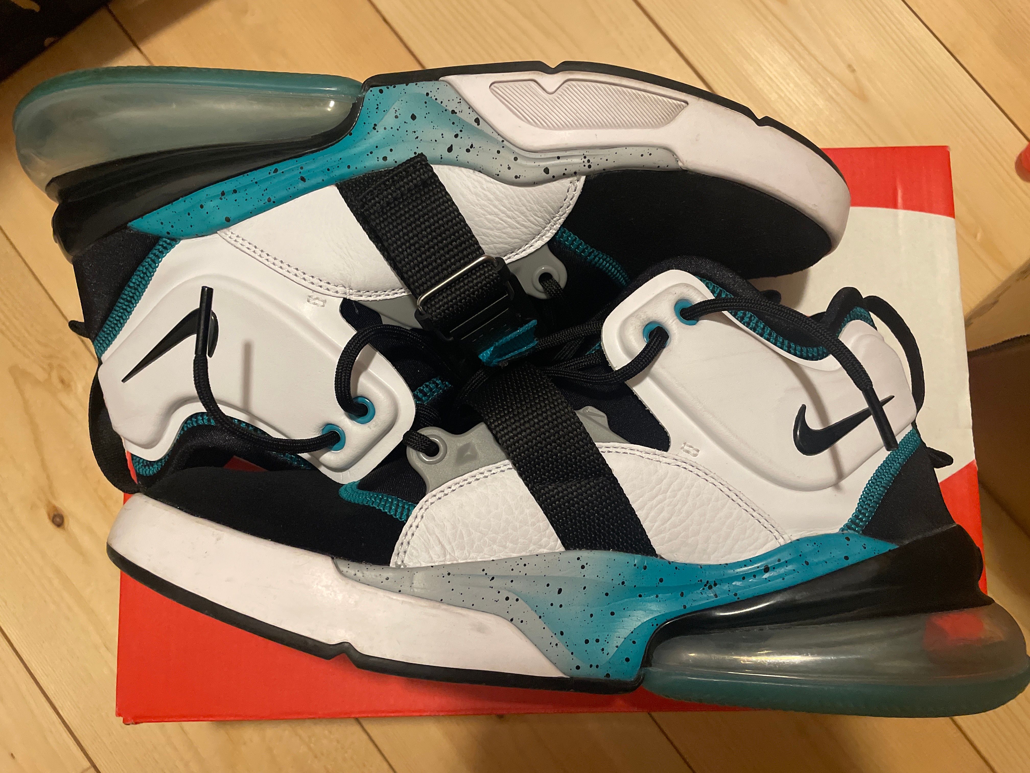 NIKE AIR FORCE 270 COMMAND FORCE