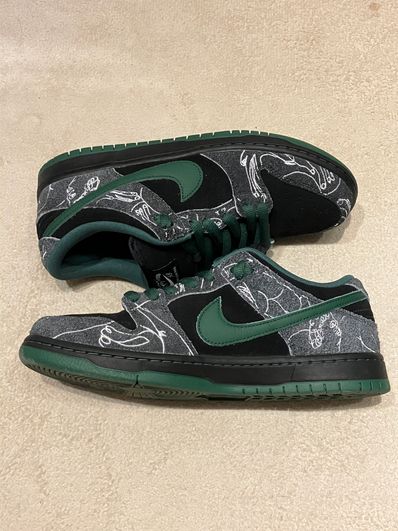 There Skateboards × Nike SB Dunk Low Pro "Anthracite and Gorge Green"