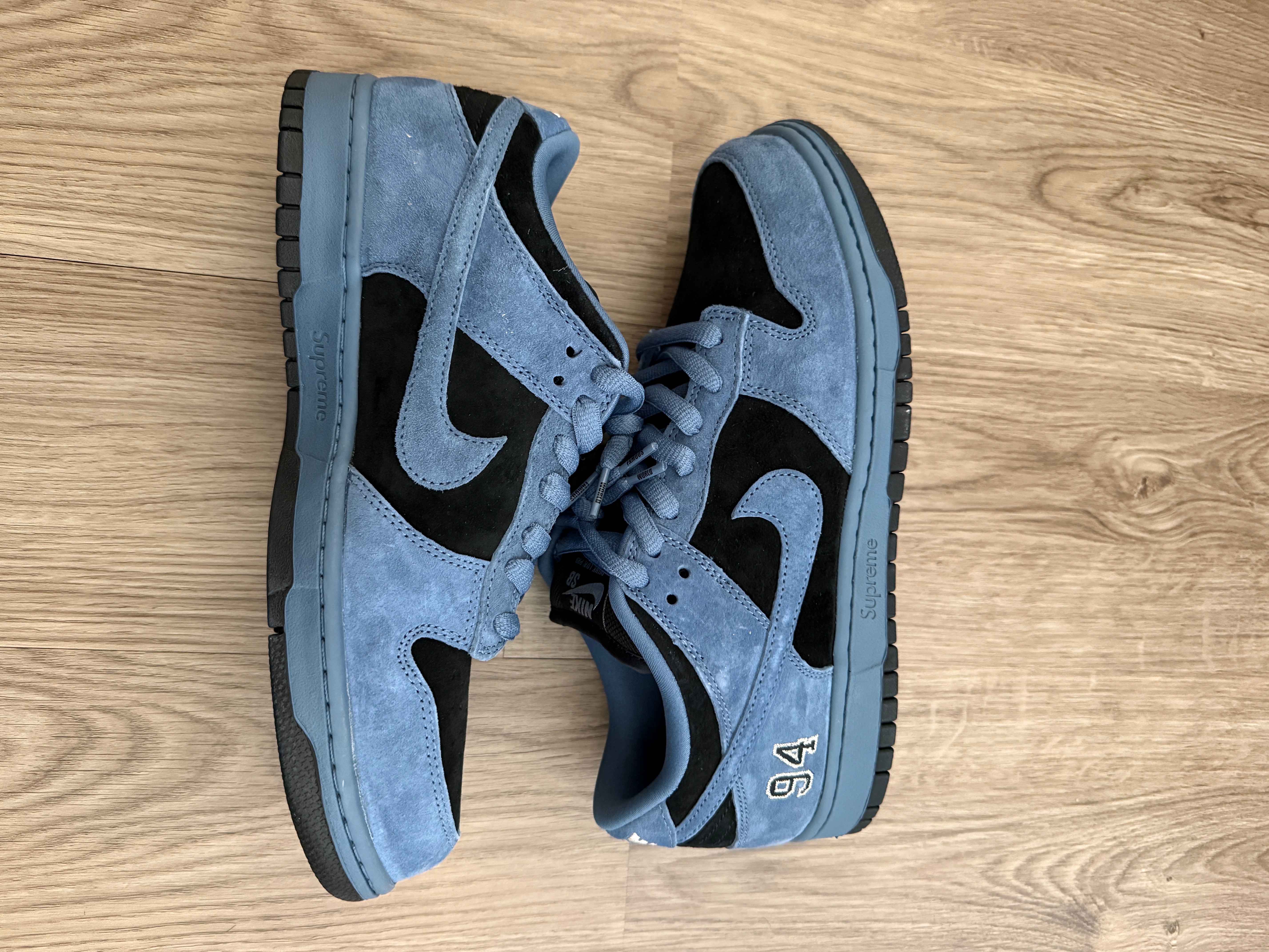 Supreme × Nike SB Dunk Low "Ocean Fog" (North America Exclusive) (25FW Week2)