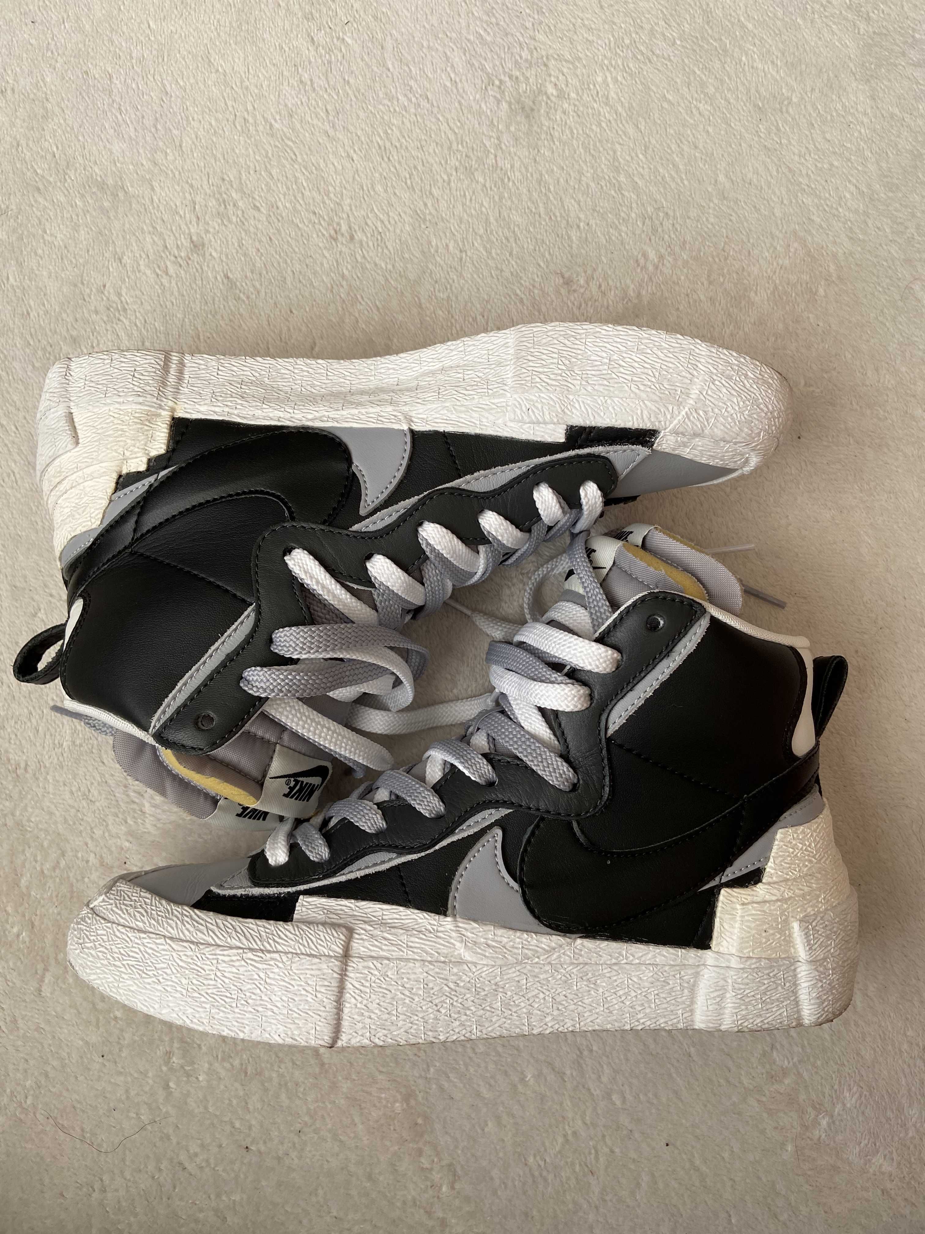 sacai × NIKE BLAZER MID "BLACK/WOLF GREY/WHITE"