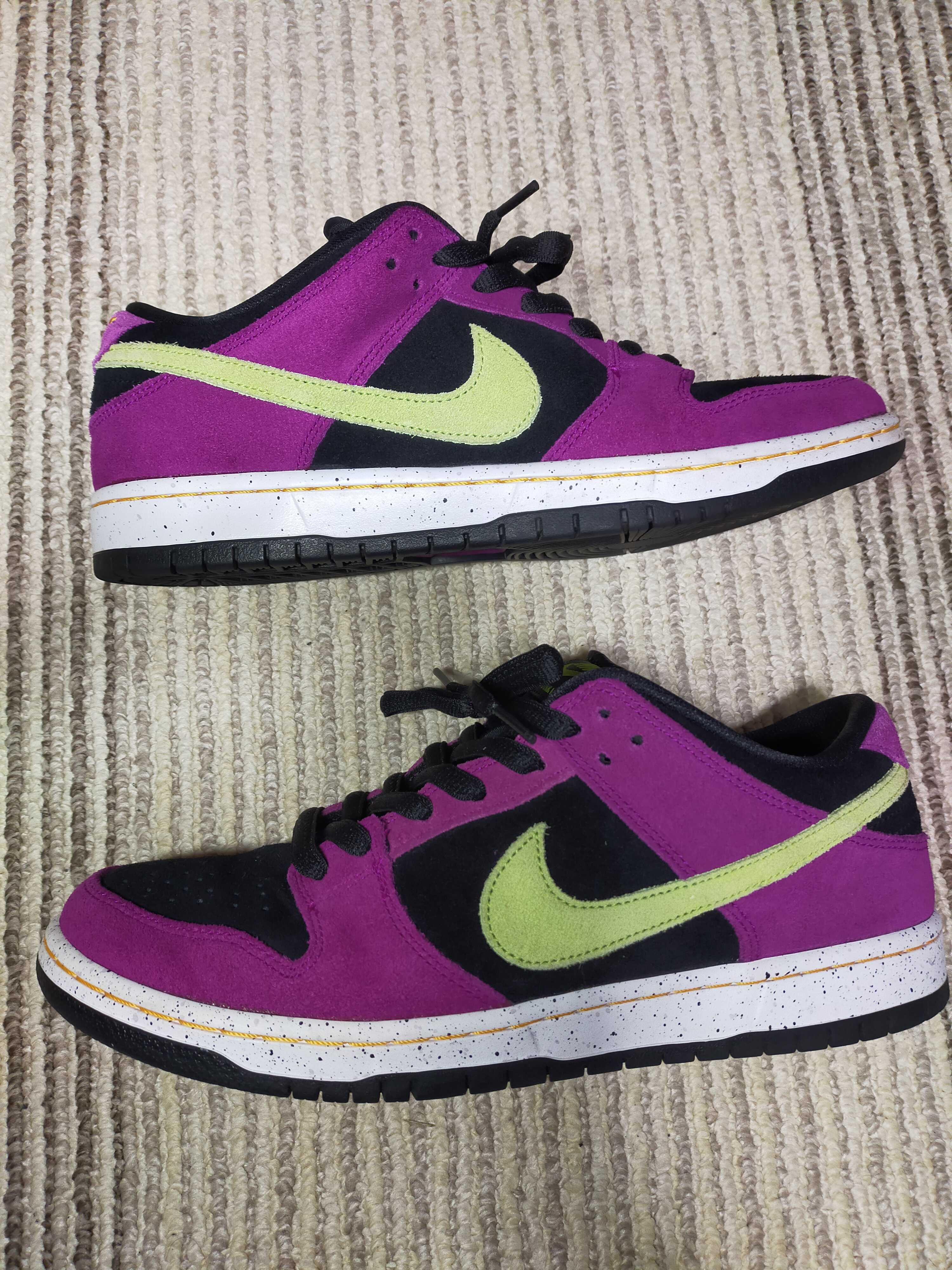 Nike SB Dunk Low "Red Plum"