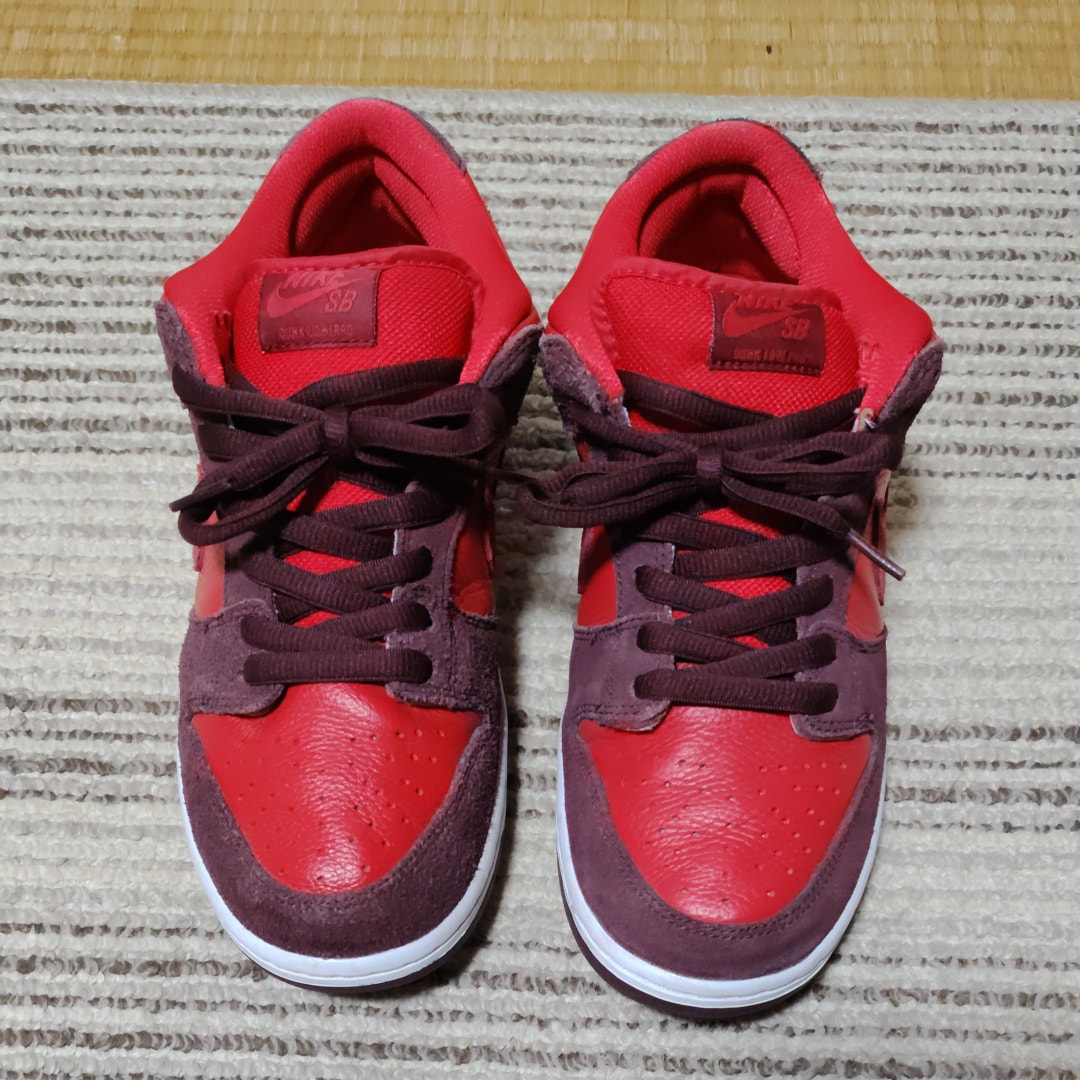 Nike SB Dunk Low "Cherry"