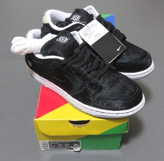 メディコム・トイ × ナイキ SB ダンク ロー OG QS メディコム・トイ × ナイキ SB ダンク ロー OG QS