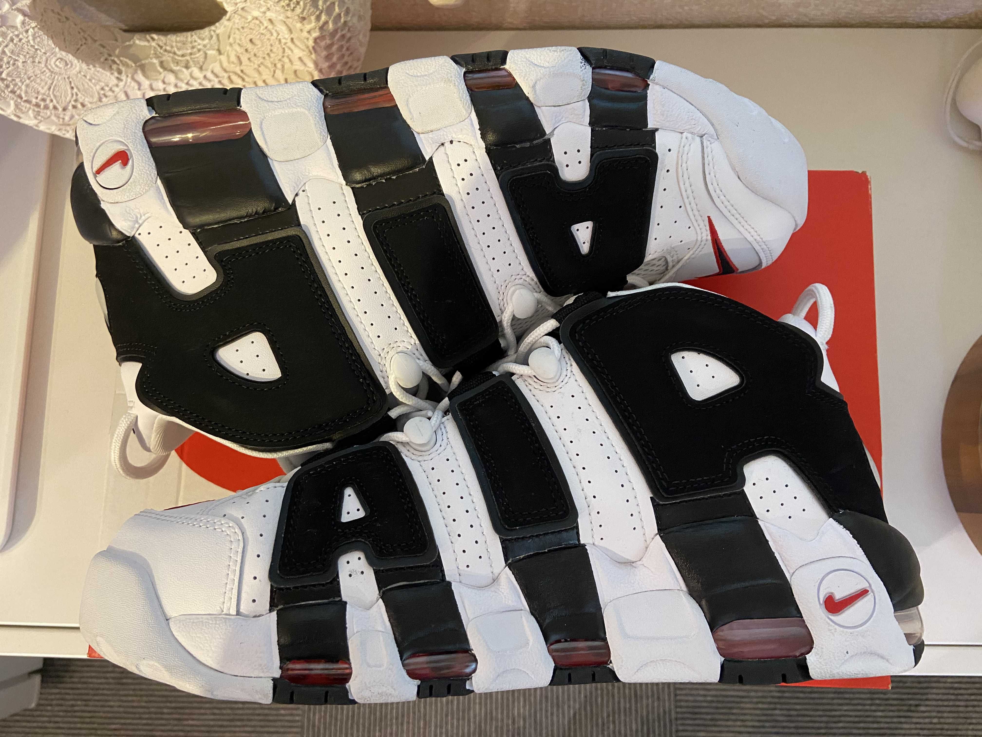 NIKE AIR MORE UPTEMPO "WHITE/BLACK/UNIVERSITY RED"(2020)