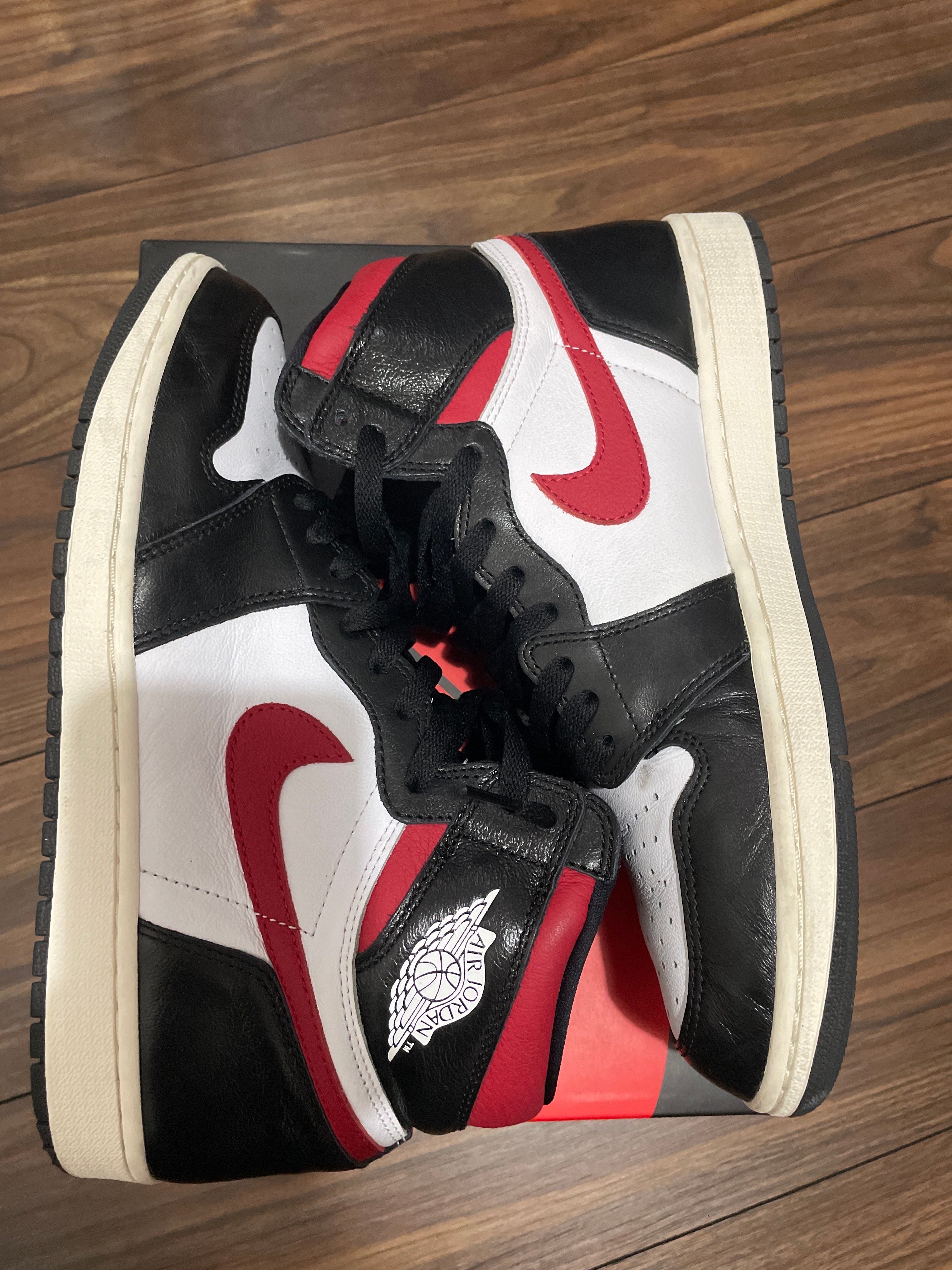 Nike Air Jordan 1 Retro High "Black/White/Sail/Gym Red"