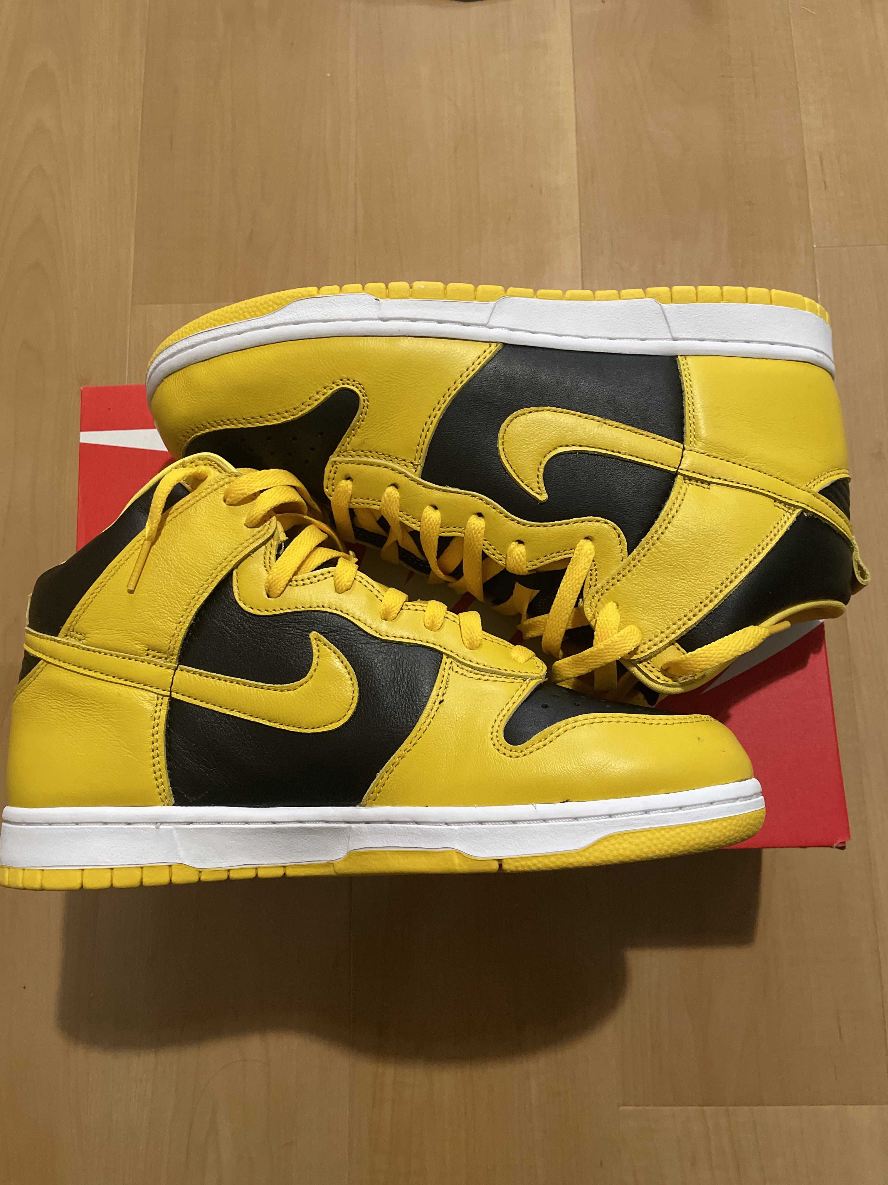 Nike Dunk High "Black/Varsity Maize"