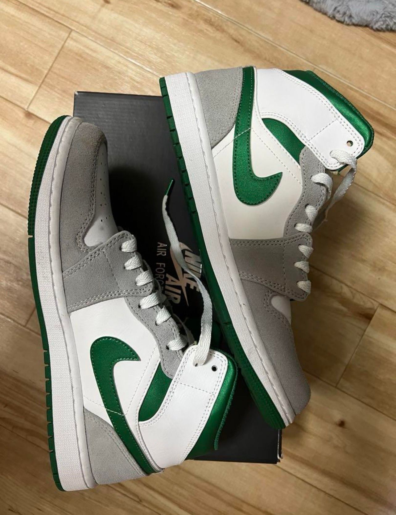 Nike Air Jordan 1 Mid "Green Grey White"