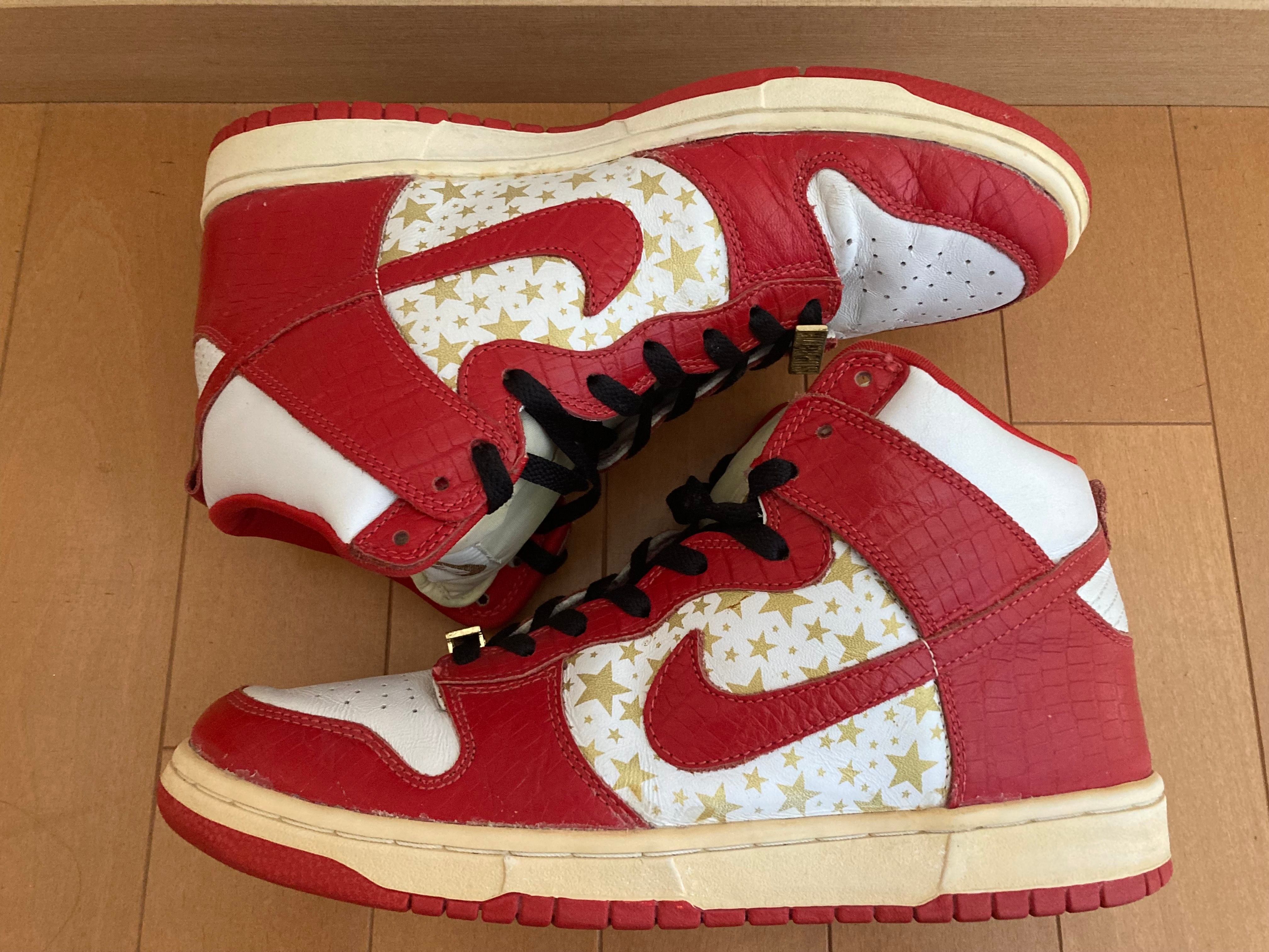 Supreme × Nike SB Dunk High "Red Stars"