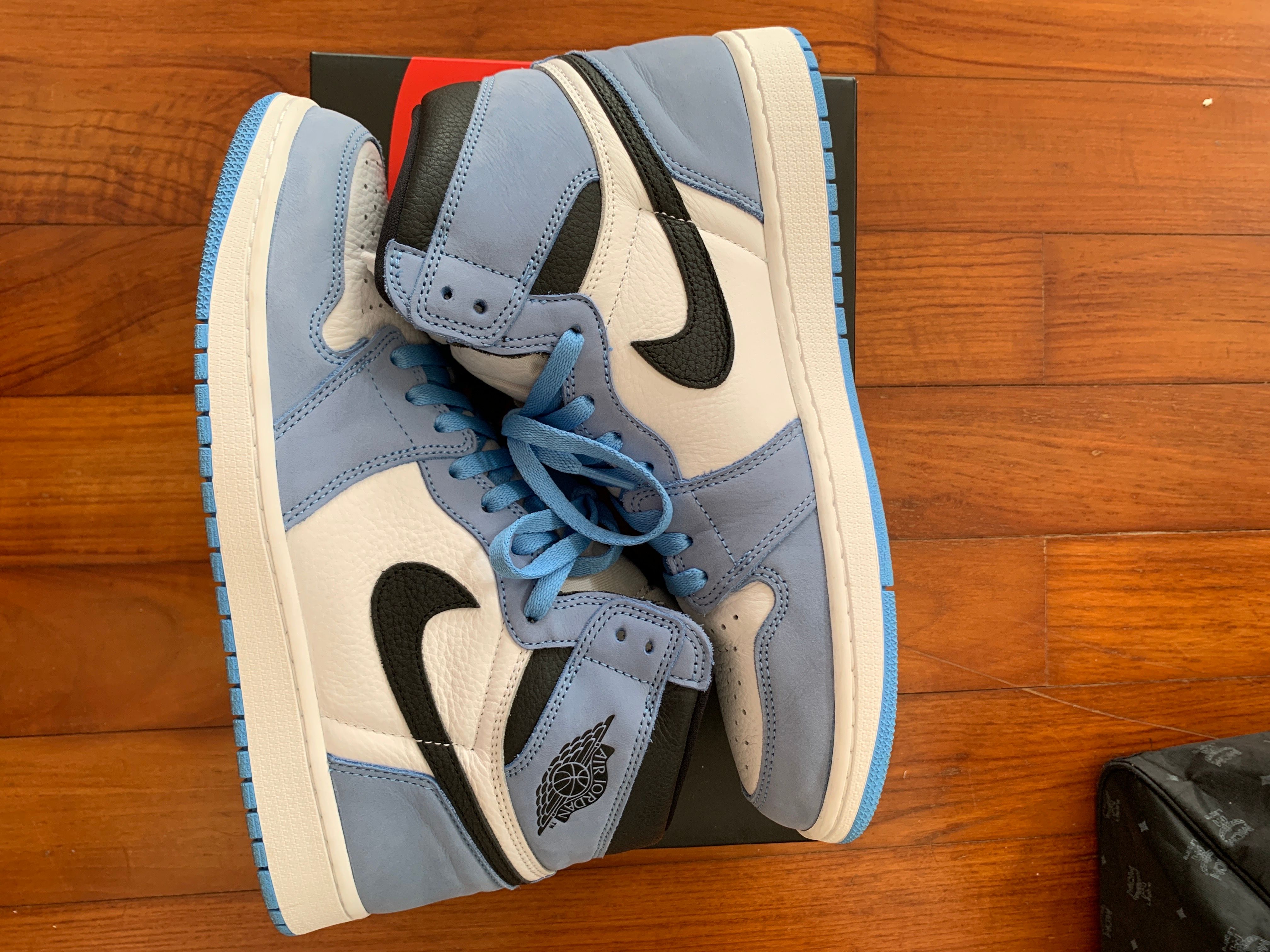 Nike Air Jordan 1 High OG "University Blue"