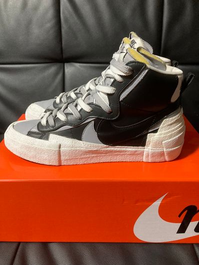 sacai × NIKE BLAZER MID "BLACK/WOLF GREY/WHITE"