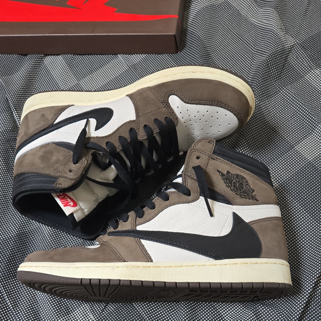 Travis Scott × Nike Air Jordan 1 Retro High OG TS SP "Sail/Dark Mocha"