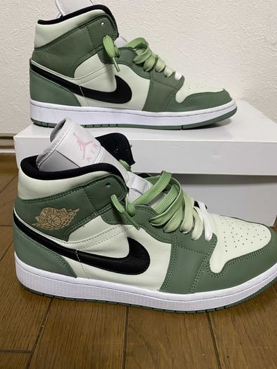 NIKE Women's AIR JORDAN 1 MID SE "DUTCH GREEN"