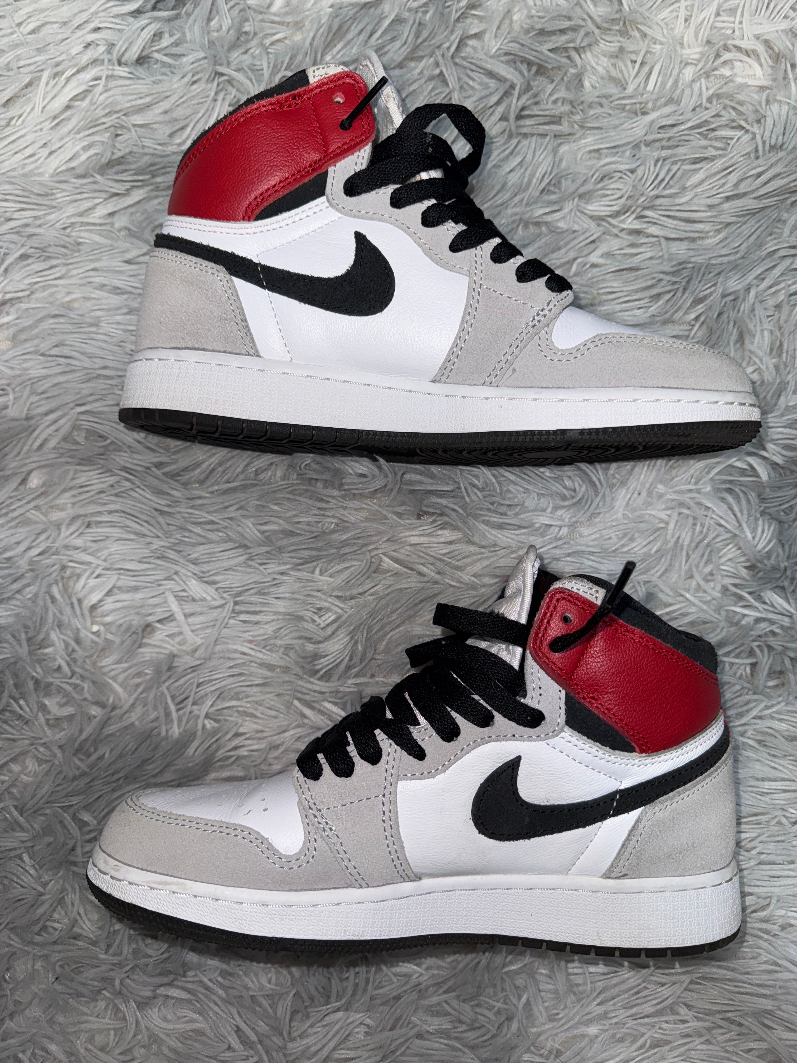 Nike GS Air Jordan 1 High OG "Light Smoke Grey"