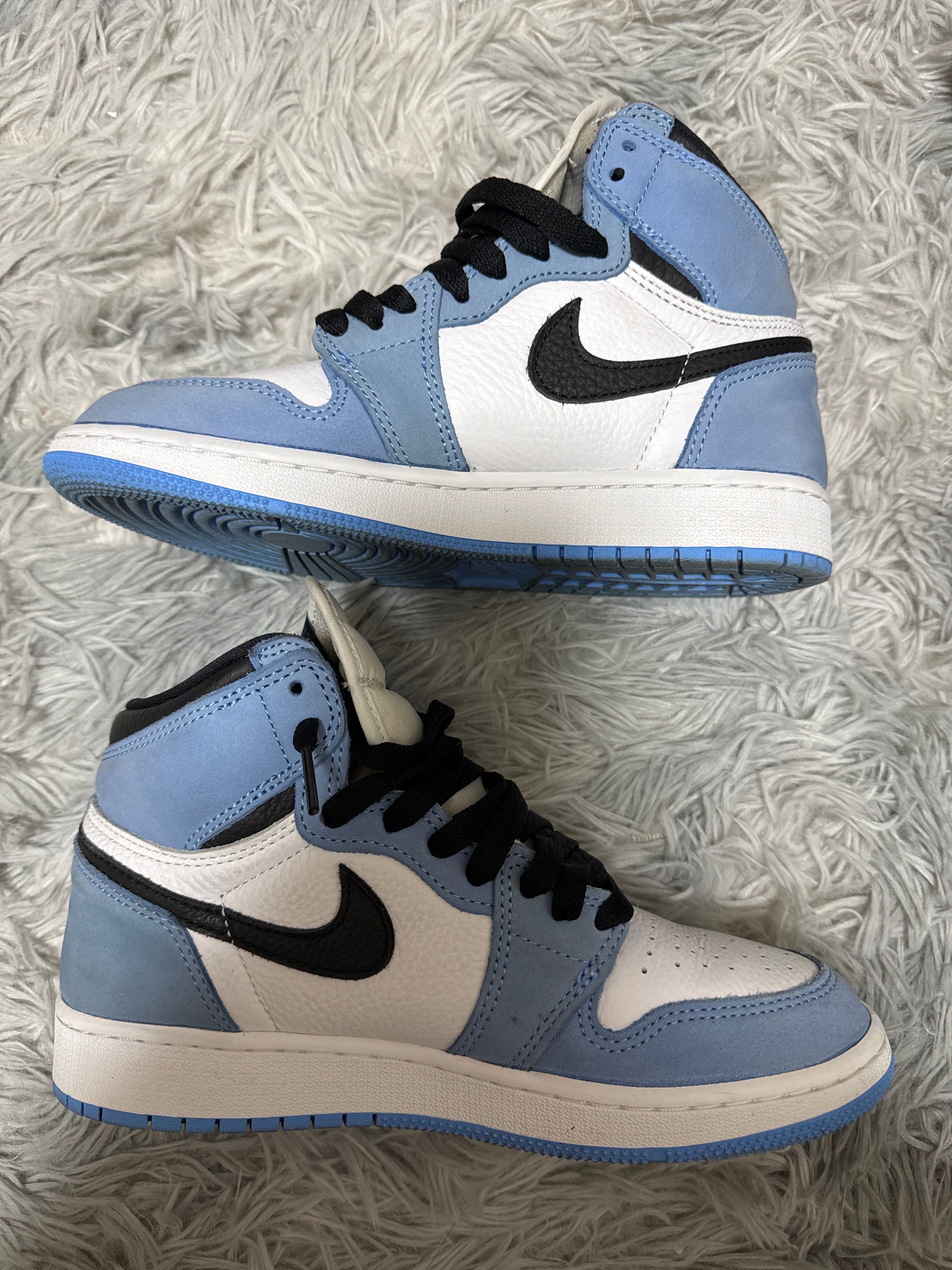 Nike Air Jordan 1 High OG "University Blue"